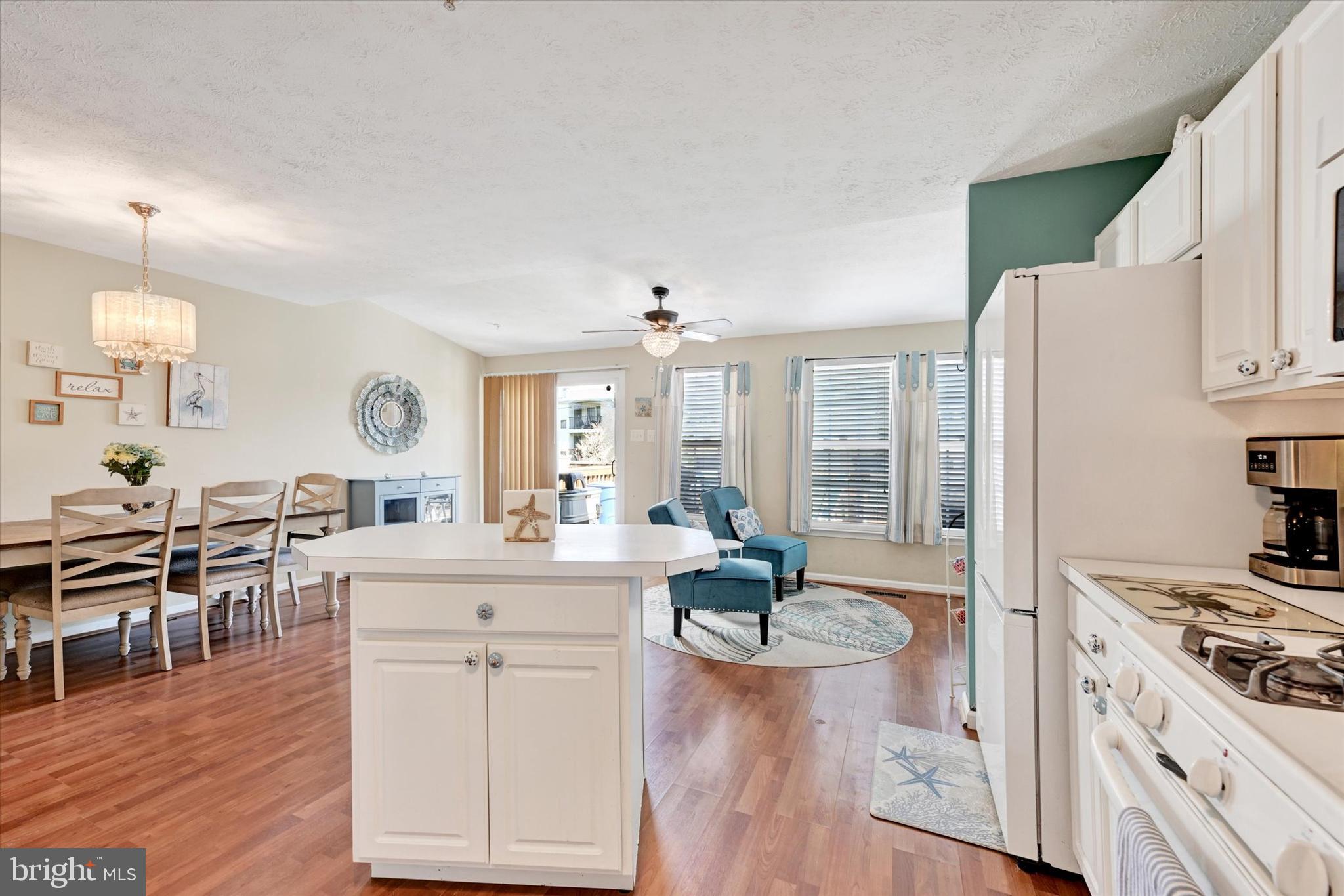 SENECA POINTE - Residential