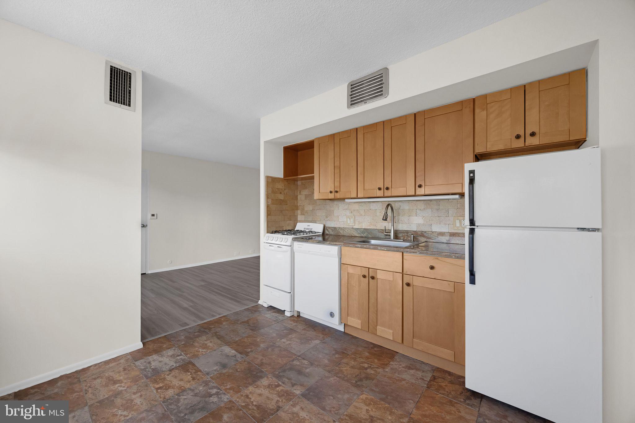 WASHINGTON SQ WEST - Residential