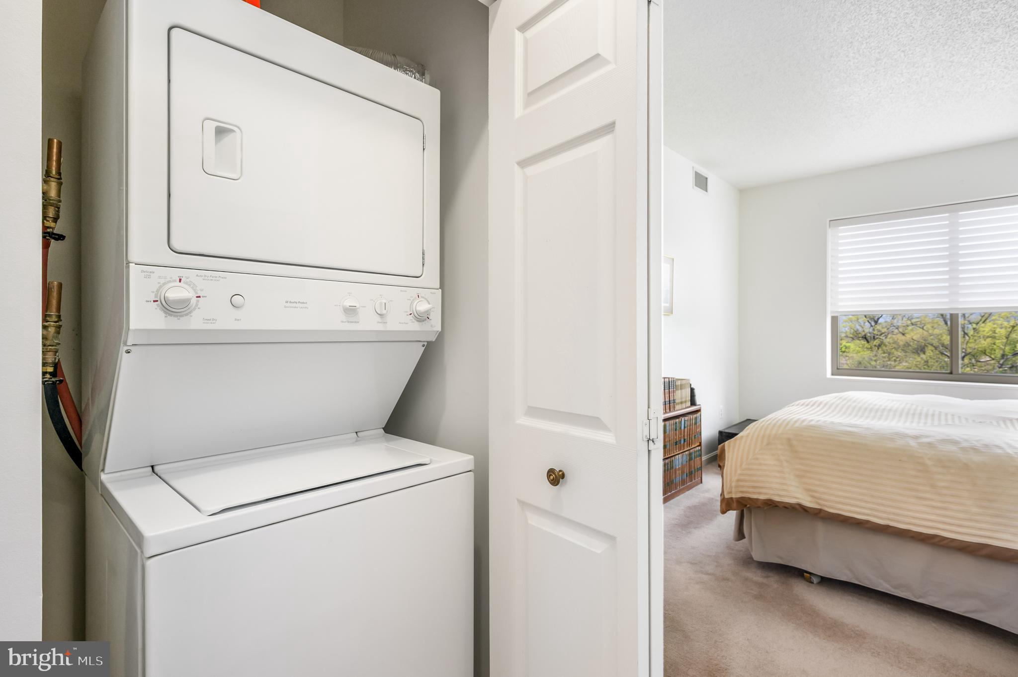 LANSDOWNE WOODS - Residential