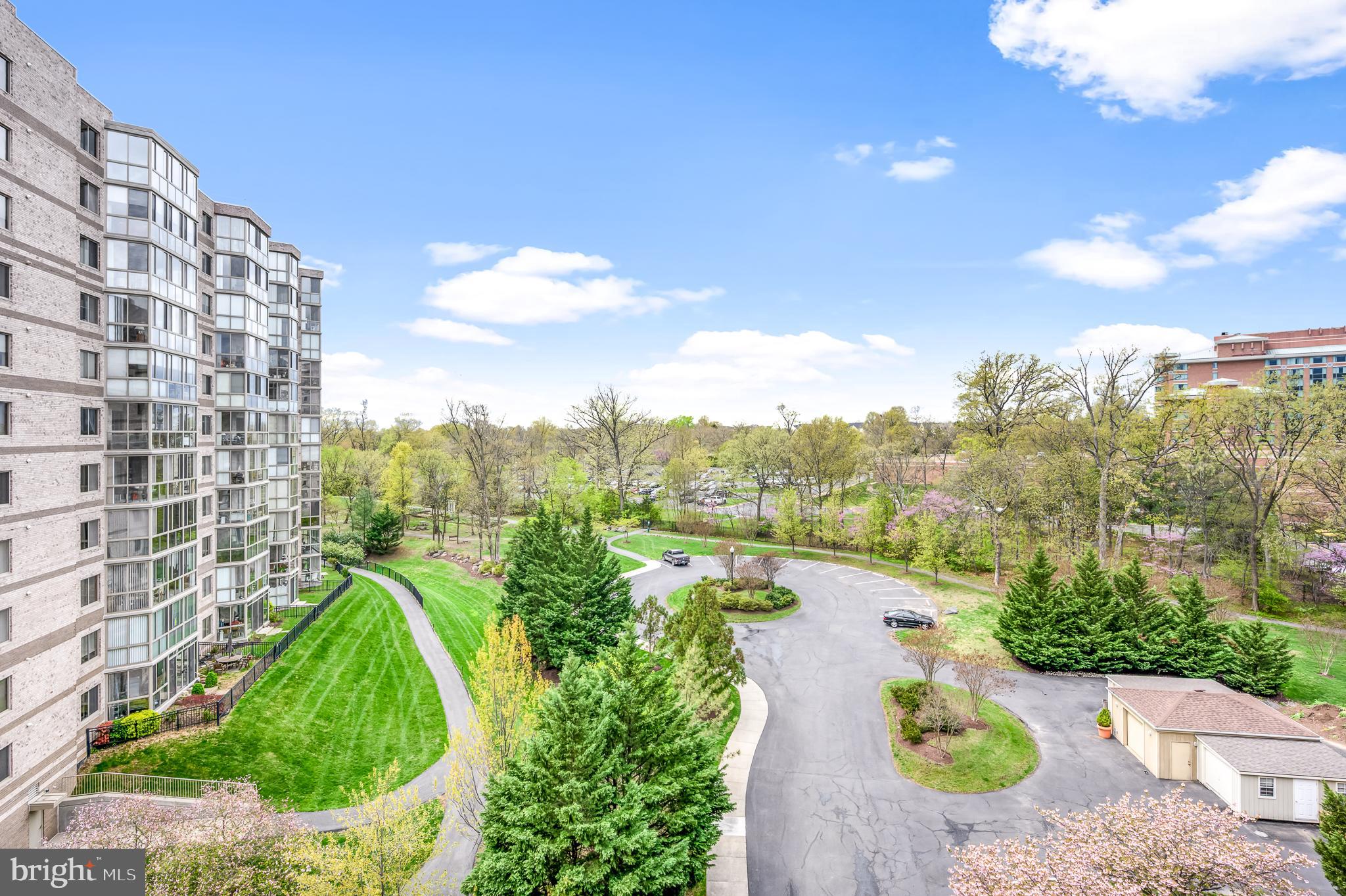 LANSDOWNE WOODS - Residential