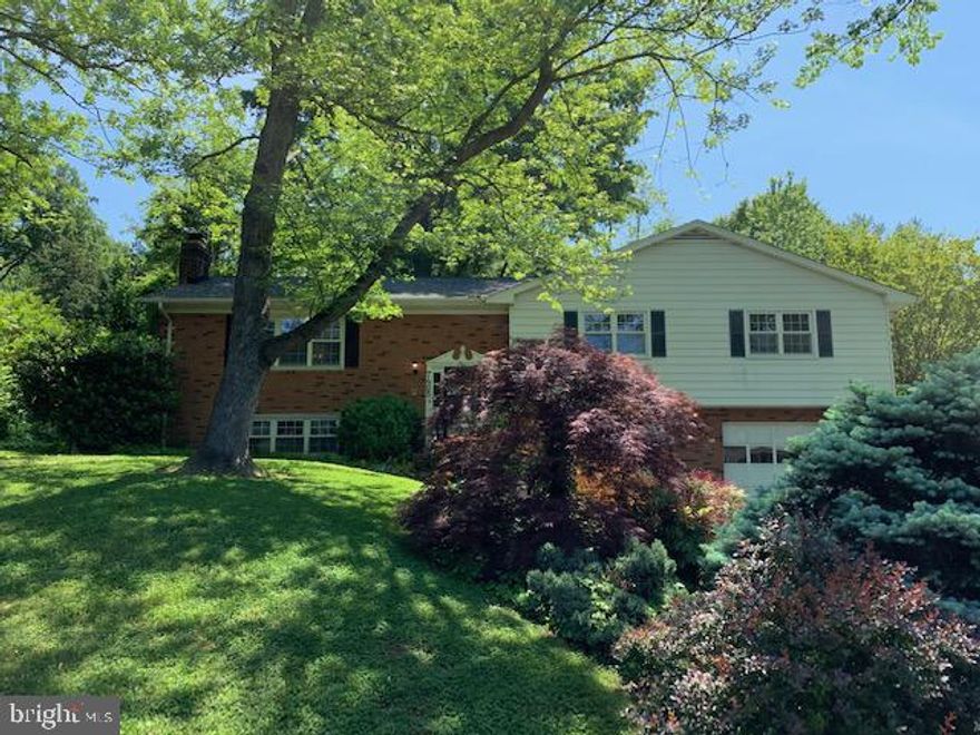 Large single family house in a quiet neighborhood and on a cul-de-sac.  2 car garage, hardwood floors, eat-in-kitchen, separate dining room with sliding glass doors to deck and large lot. Lower level family room with carpet and gas fireplace, laundry and full bath.  Home is in the process of being painted.