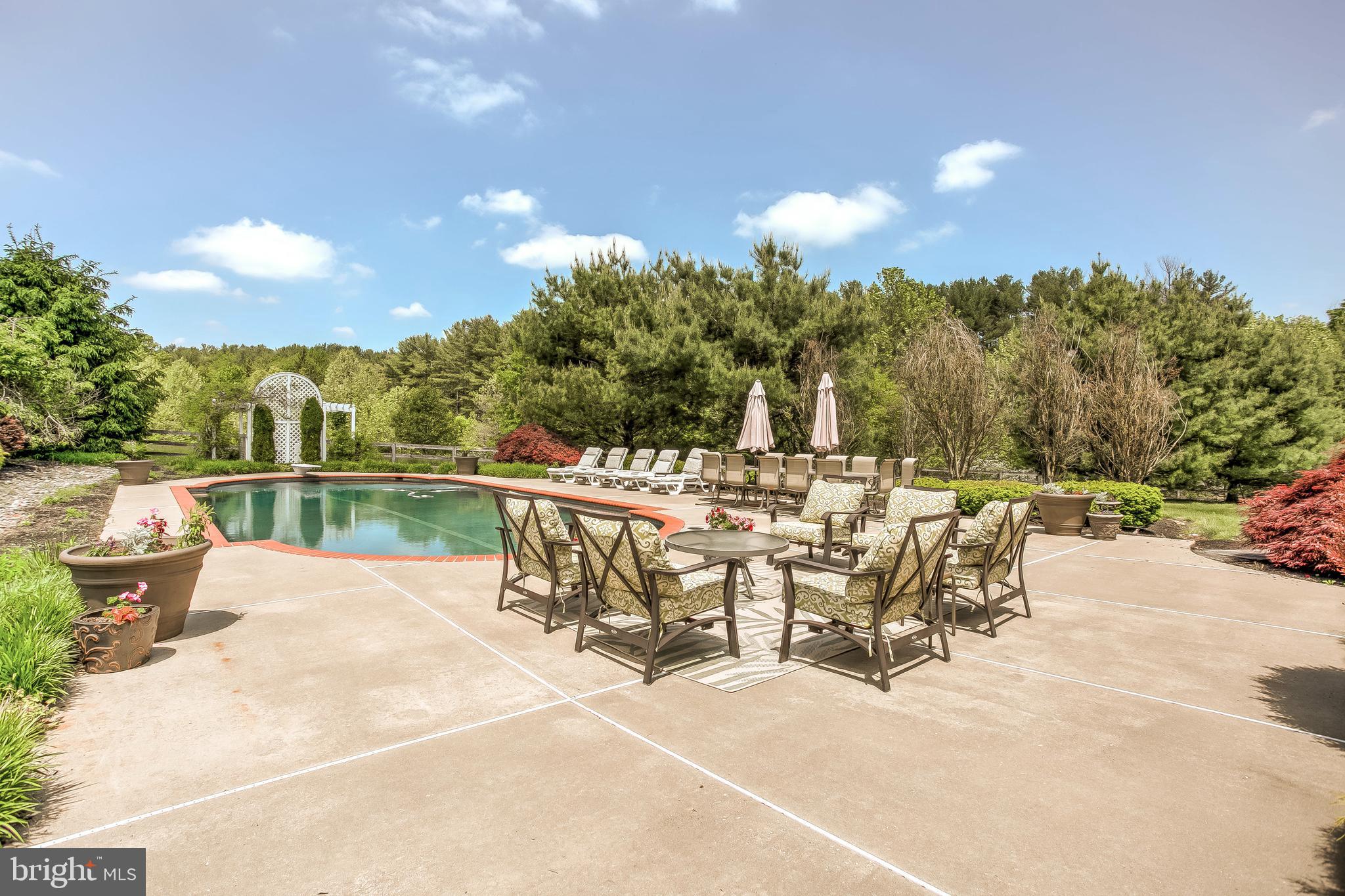 LONG FARM - Residential