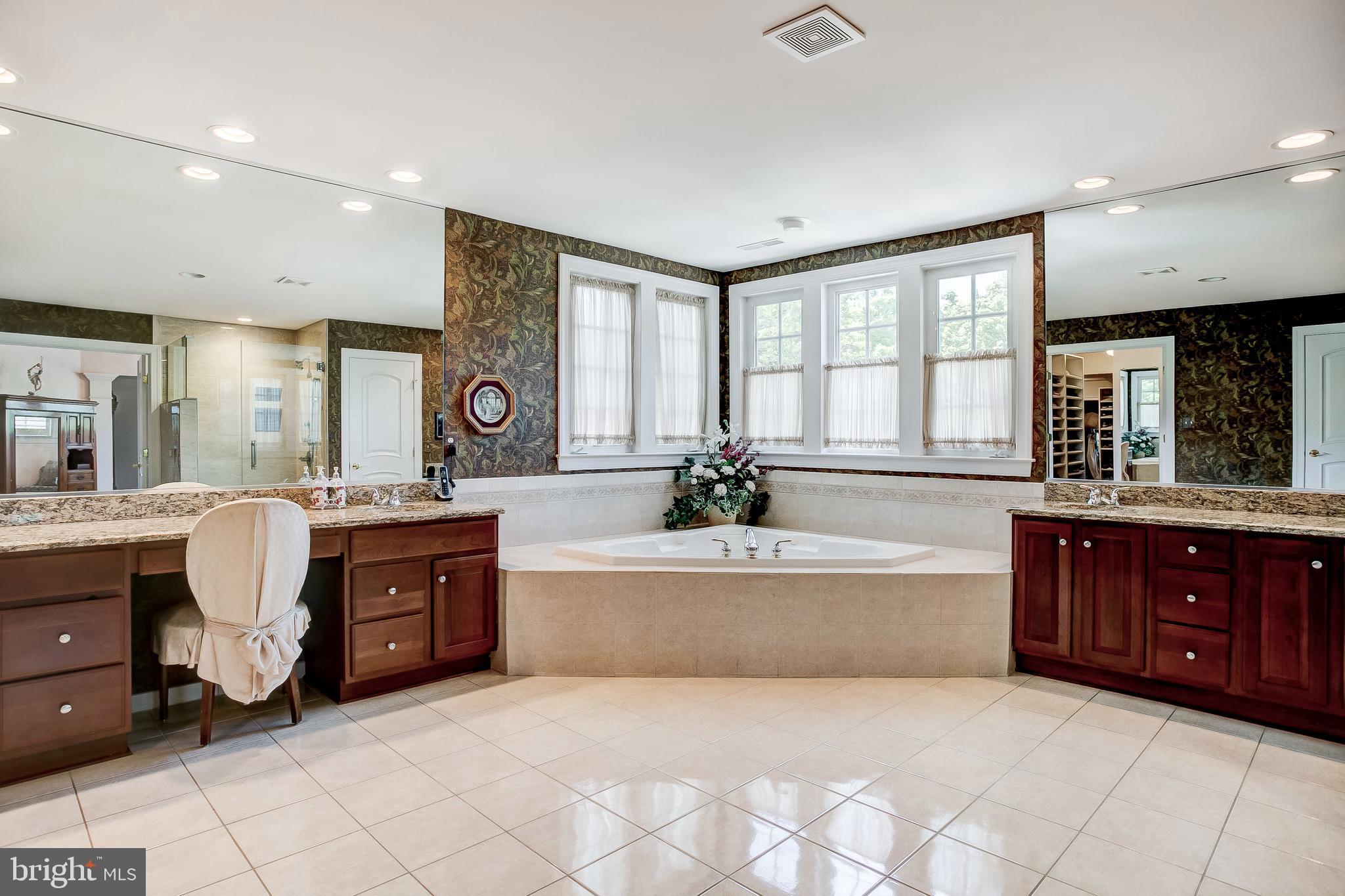 LONG FARM - Residential