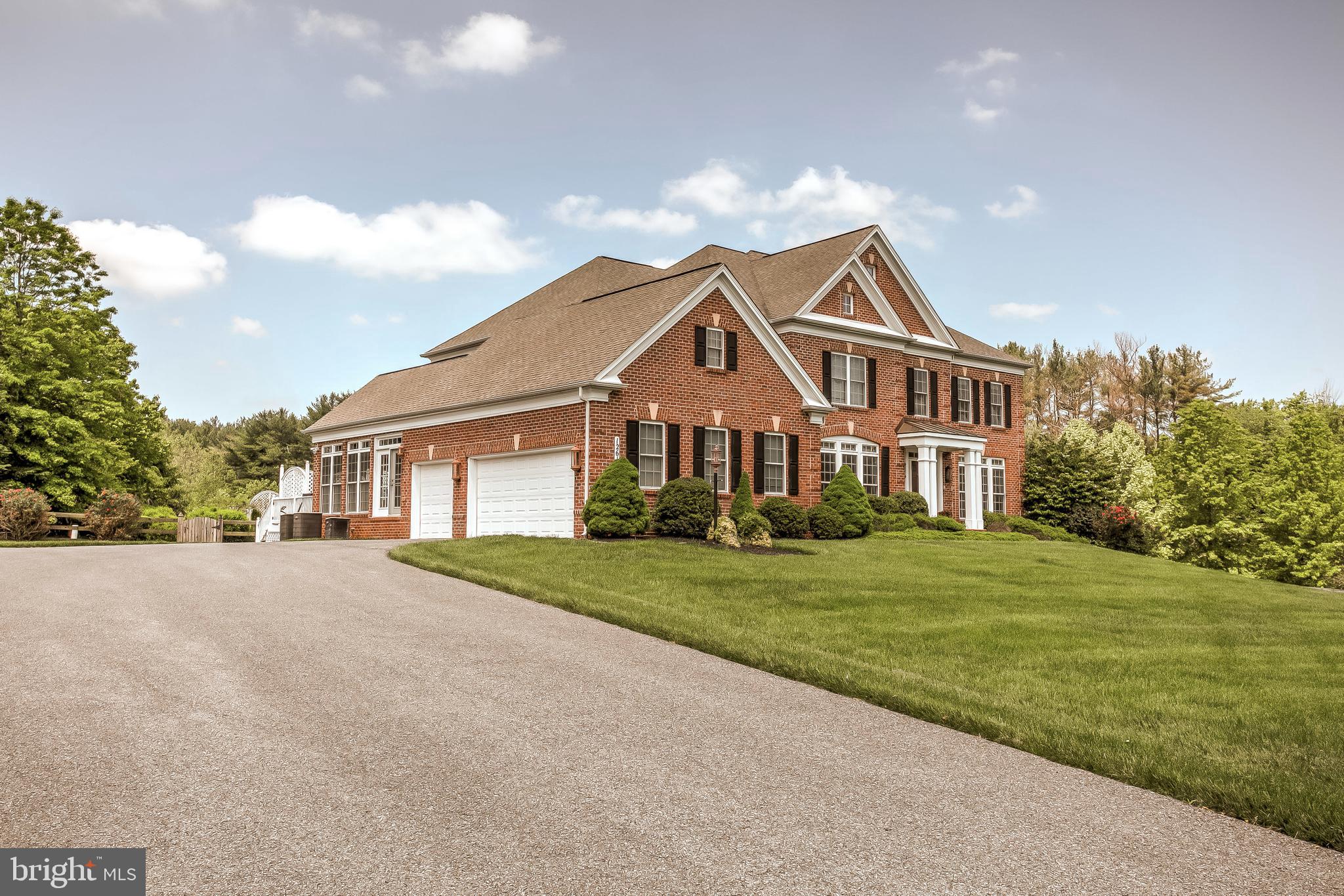 LONG FARM - Residential