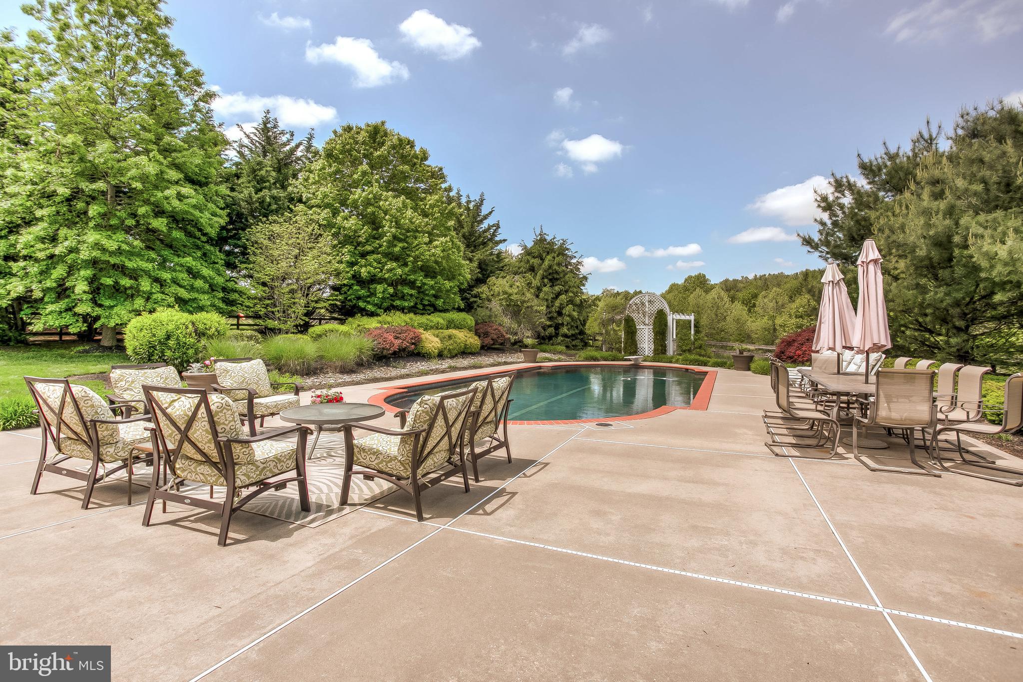 LONG FARM - Residential