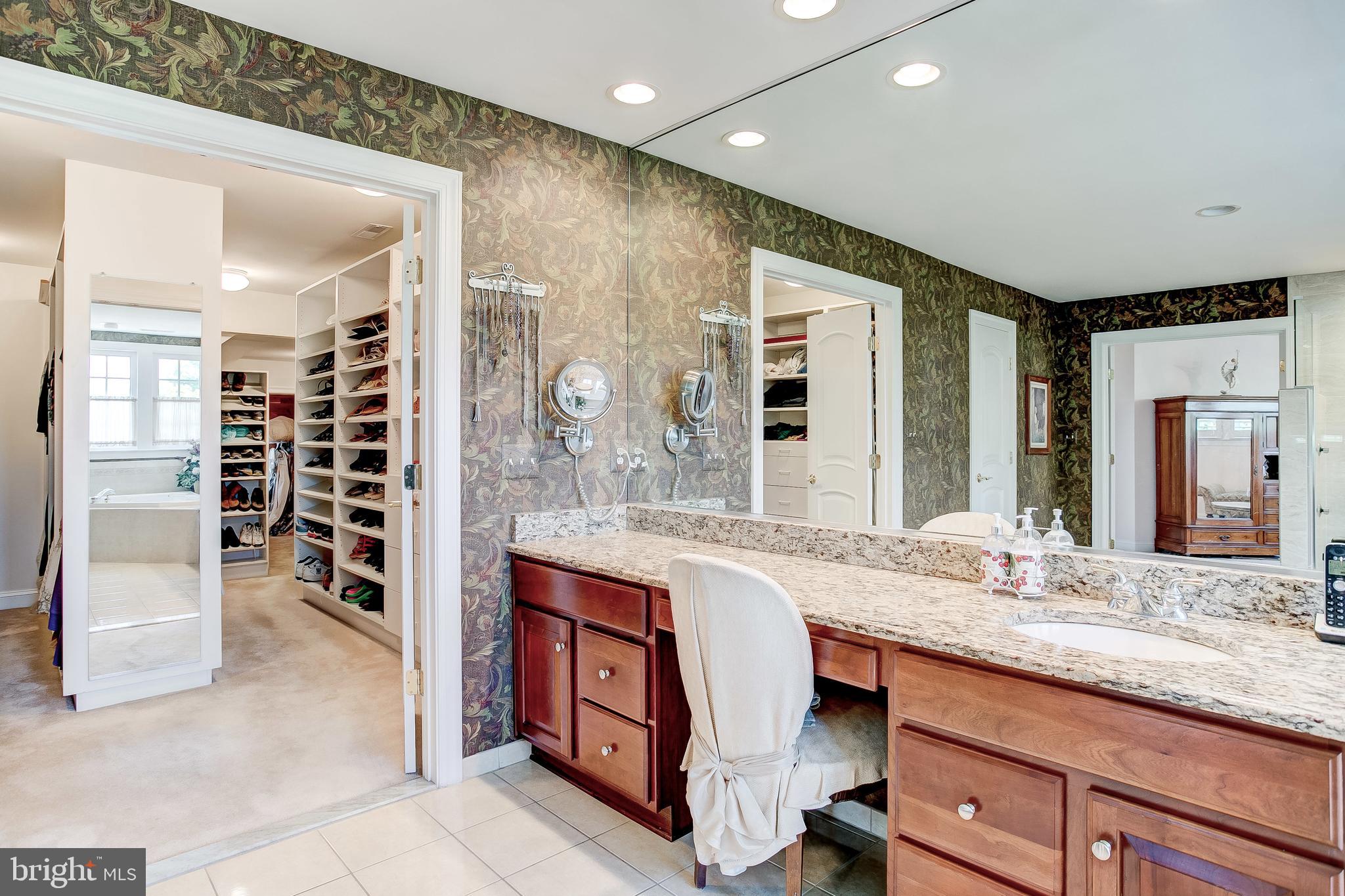 LONG FARM - Residential