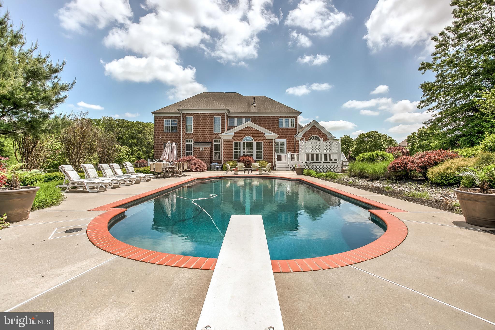 LONG FARM - Residential