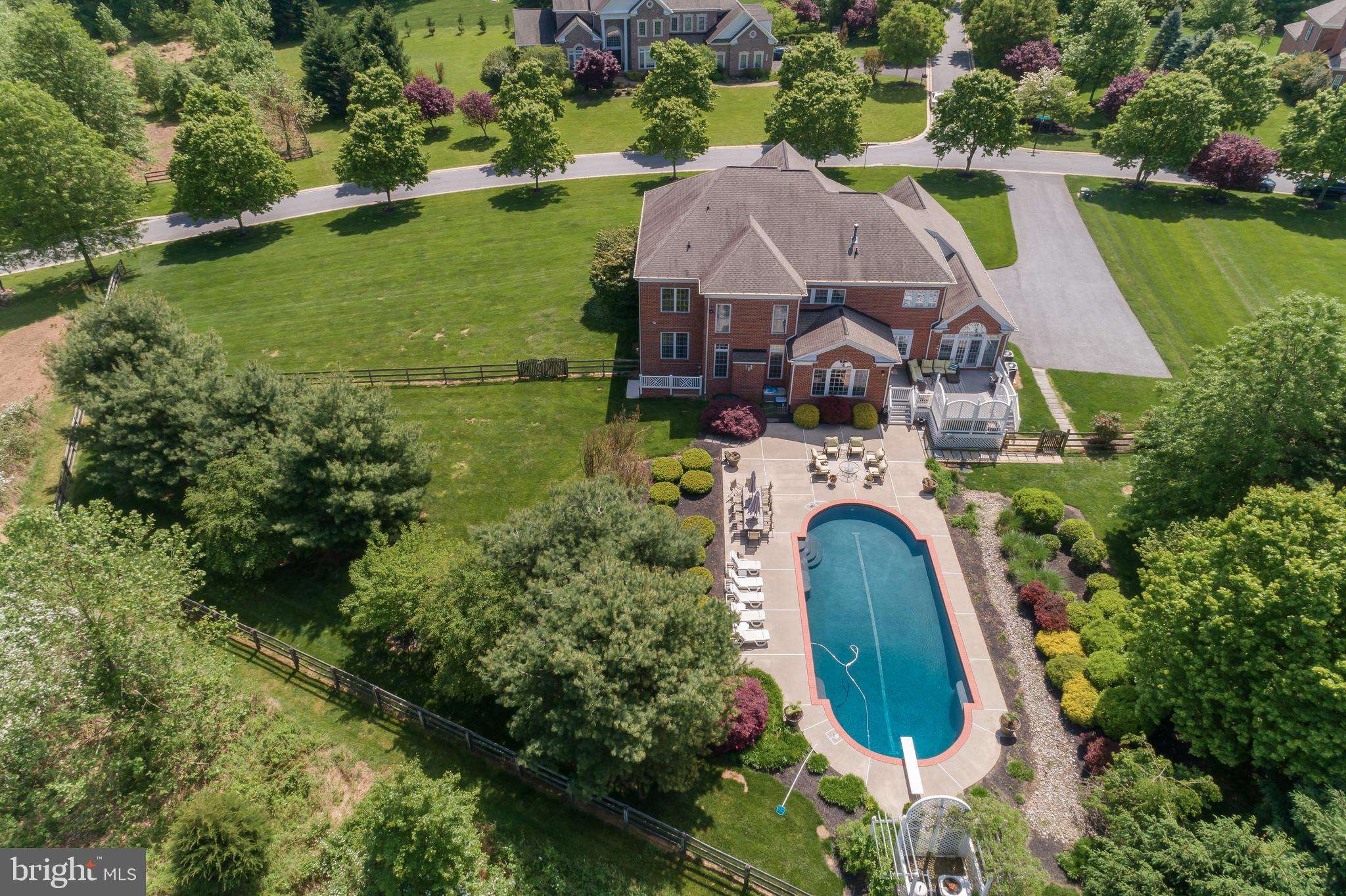 LONG FARM - Residential