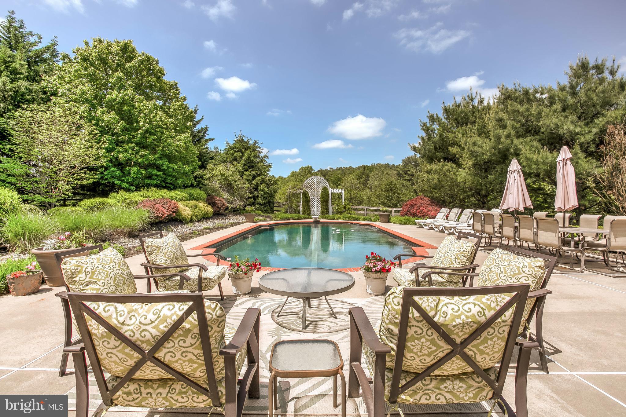 LONG FARM - Residential