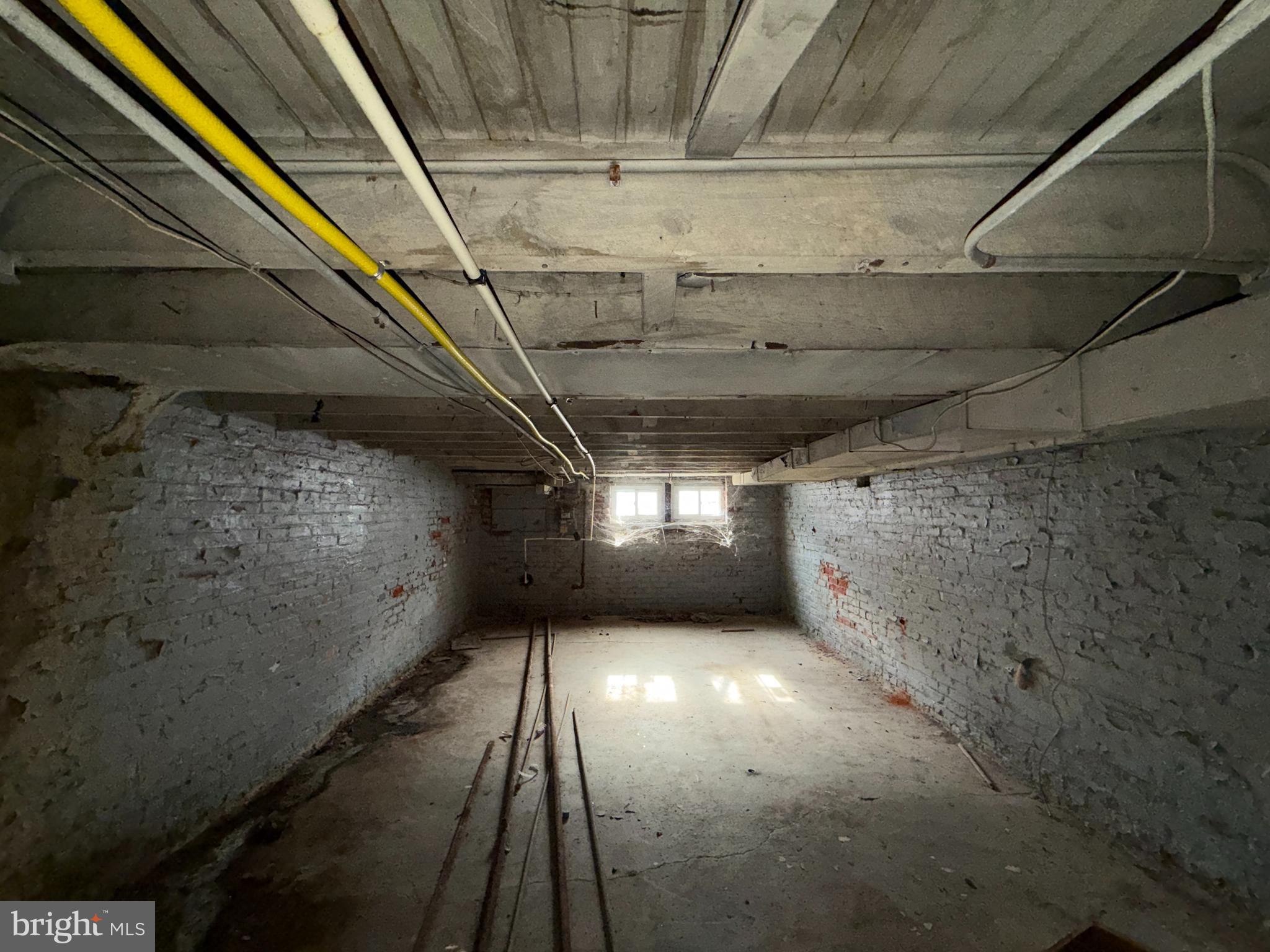 BROADWAY EAST - Residential