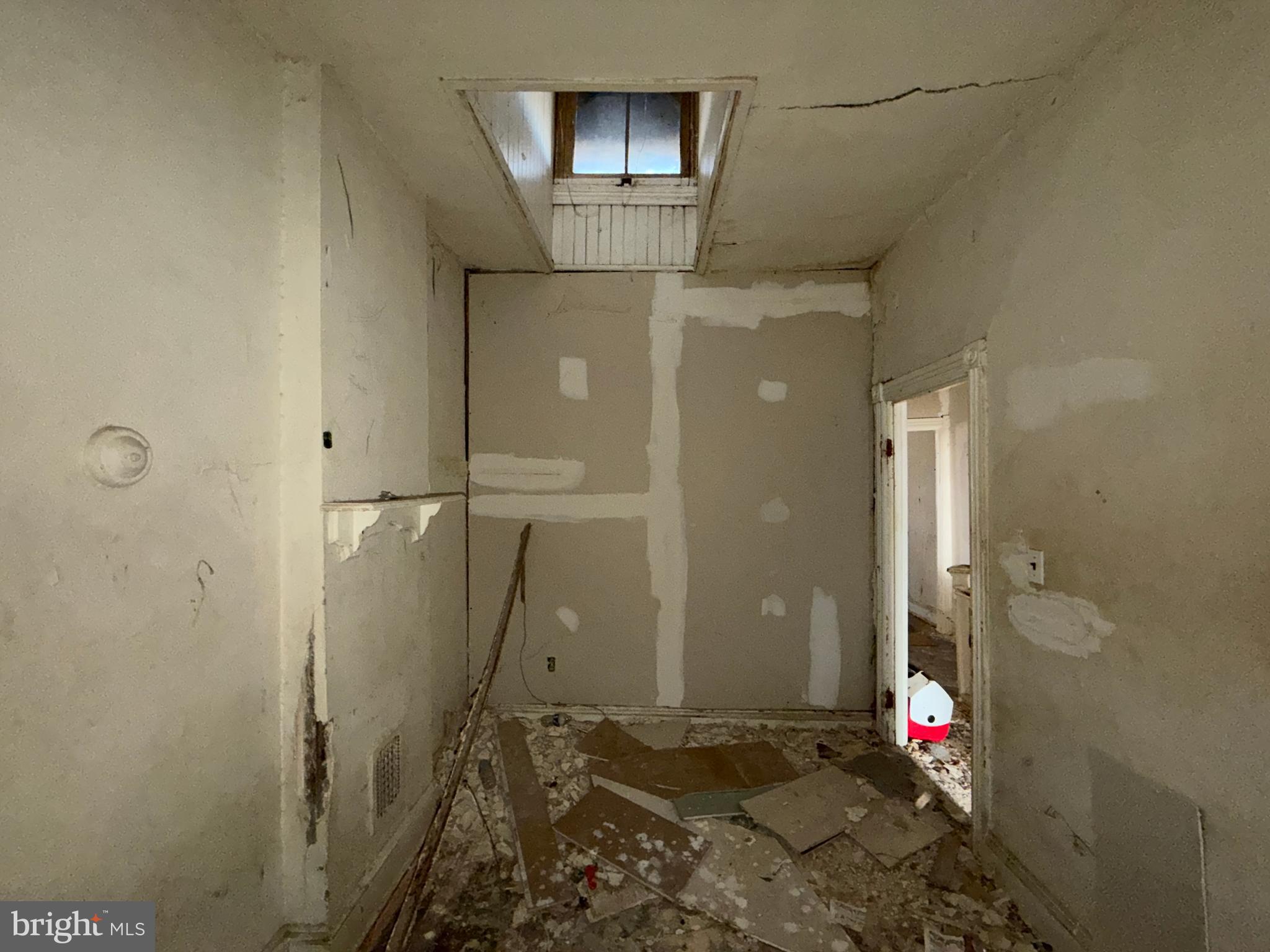 BROADWAY EAST - Residential