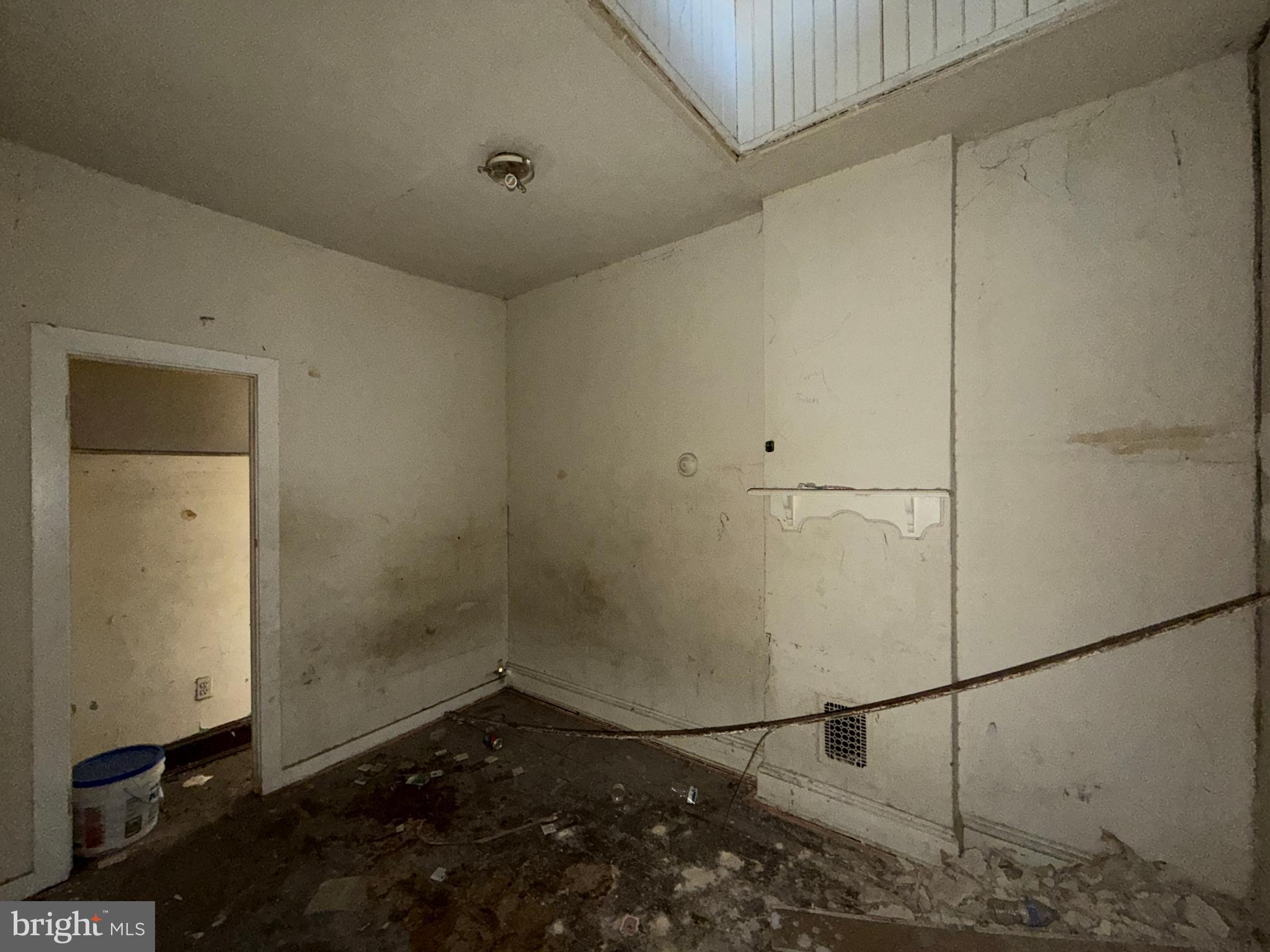 BROADWAY EAST - Residential