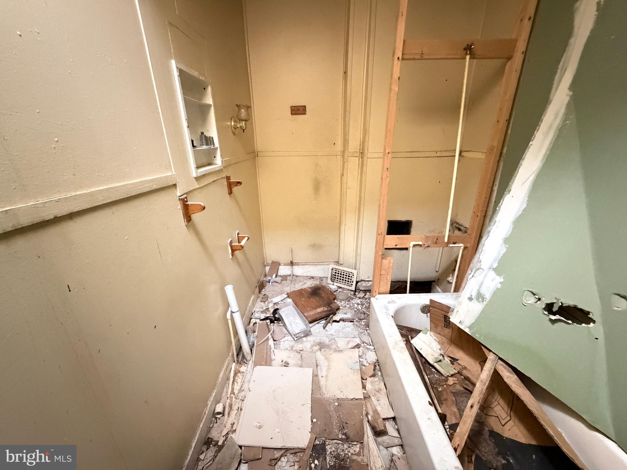 BROADWAY EAST - Residential