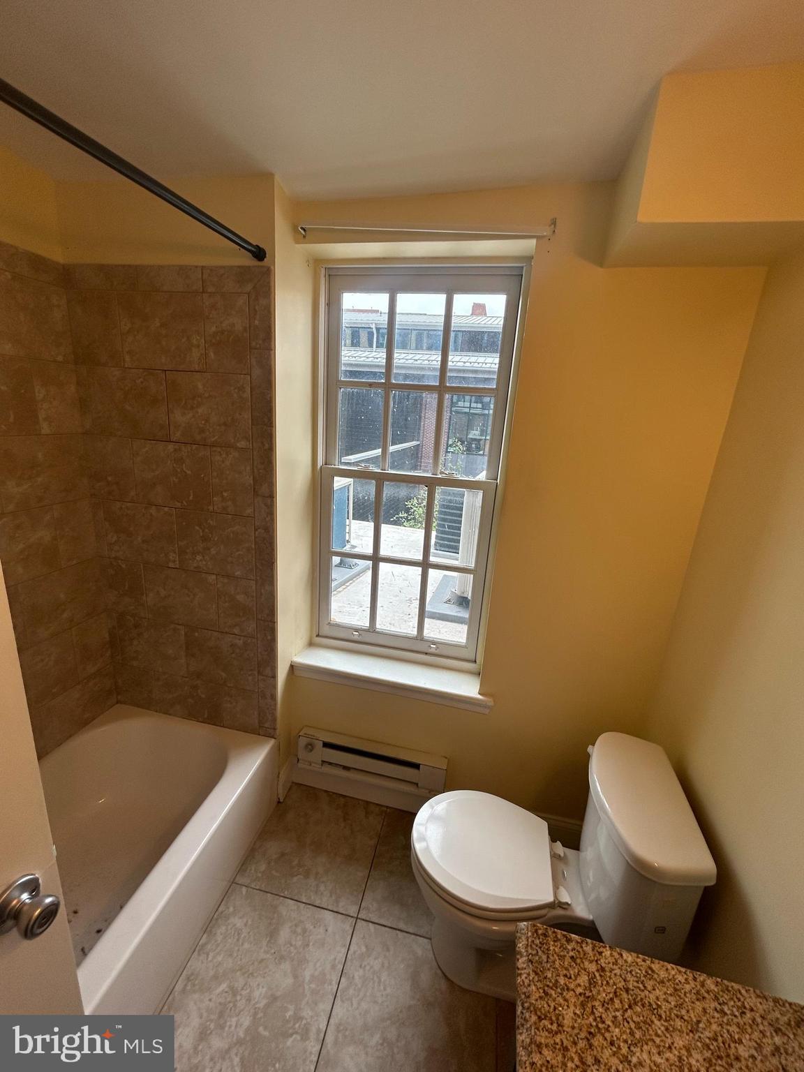 DOWNTOWN - Residential Lease
