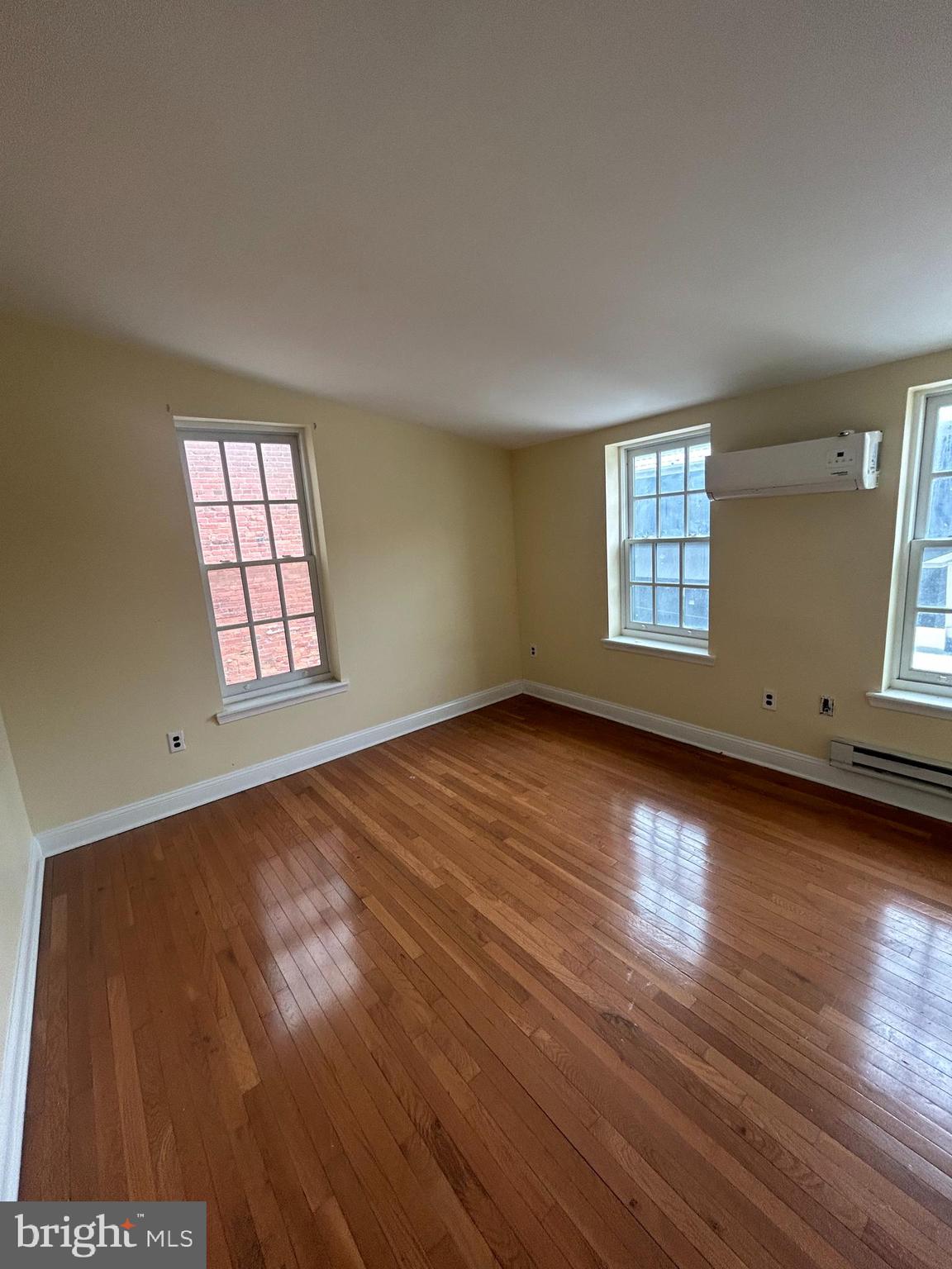 DOWNTOWN - Residential Lease