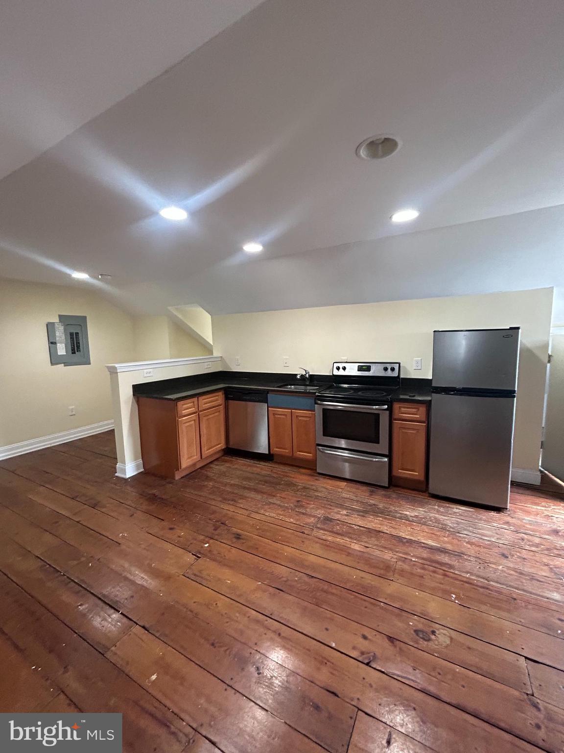 DOWNTOWN - Residential Lease