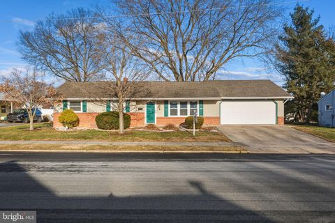 Apartment For Sale - 209 N Laurel Street<br/> Lancaster County, MANHEIM, PA 17545