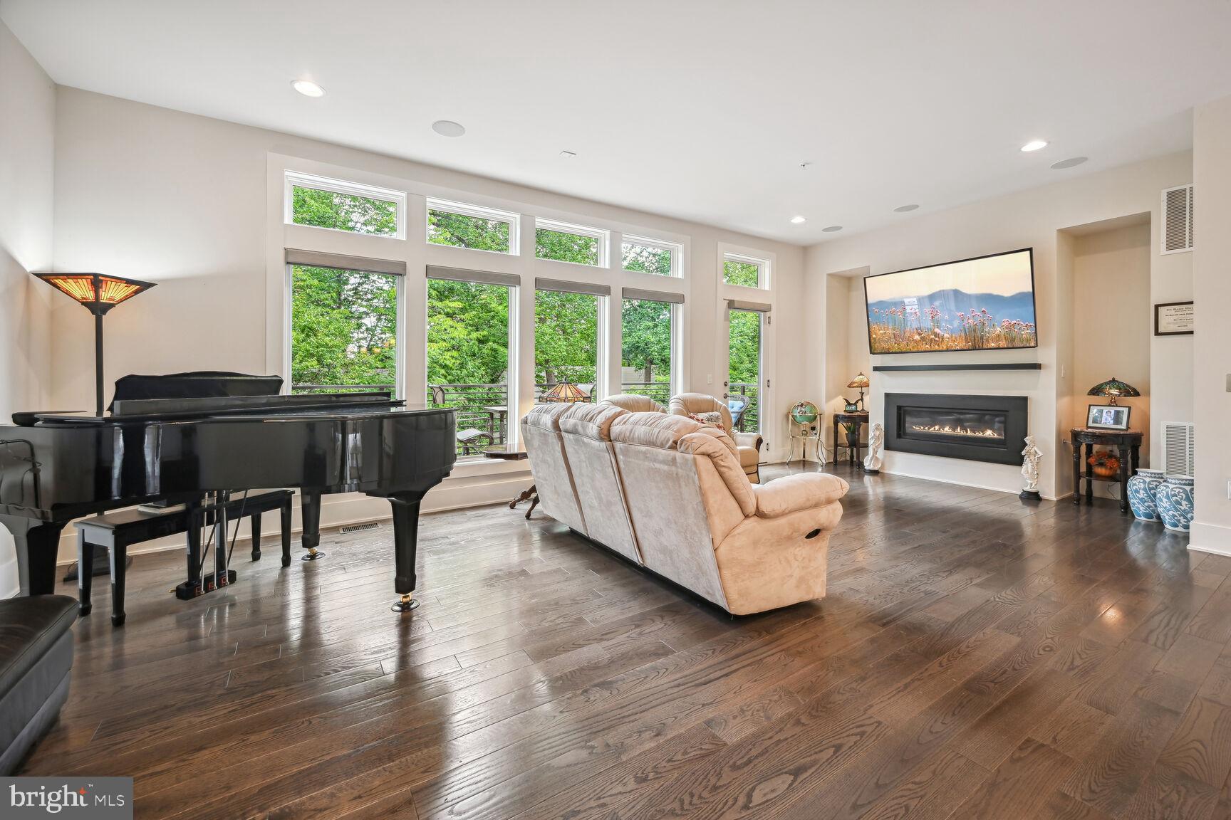 GROSVENOR HEIGHTS - Residential