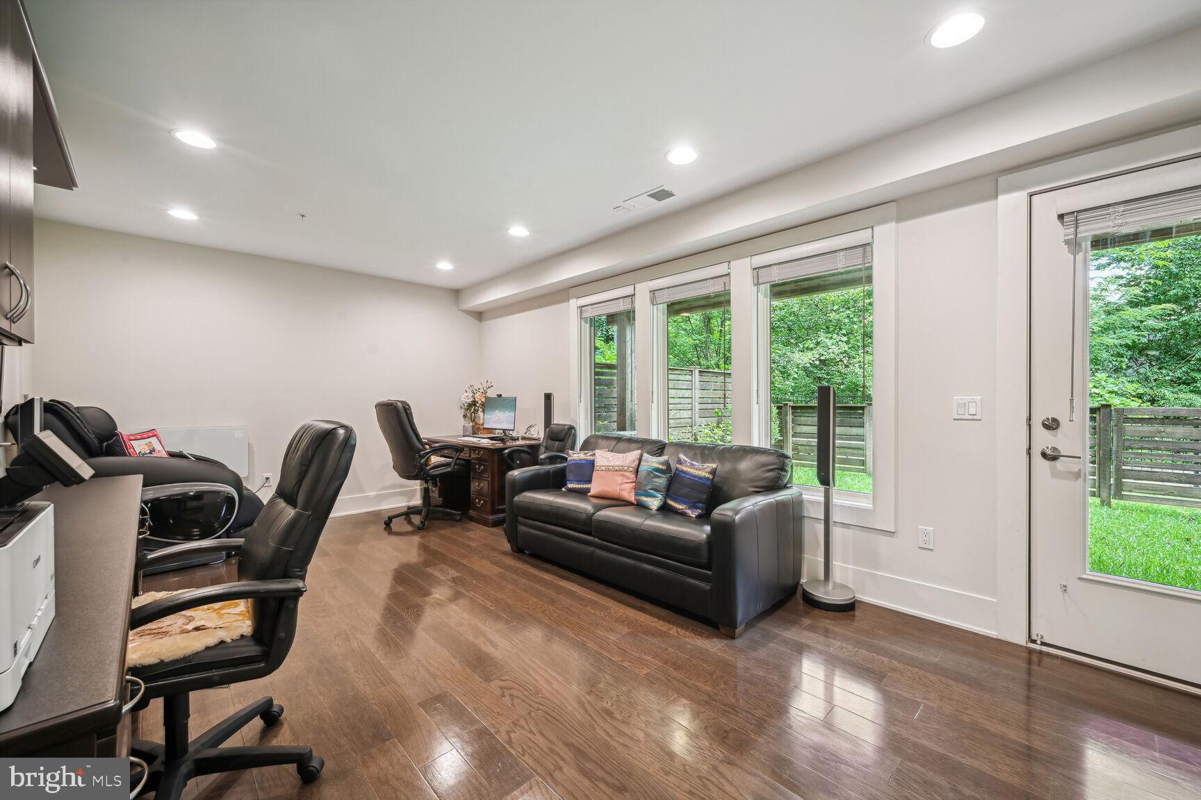 GROSVENOR HEIGHTS - Residential