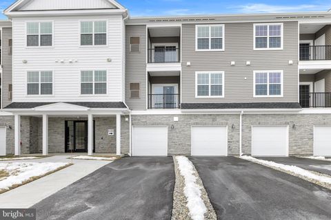 Photo of 27205 Radford, MONROE TOWNSHIP, NJ 08831 (MLS # NJMX2011192)