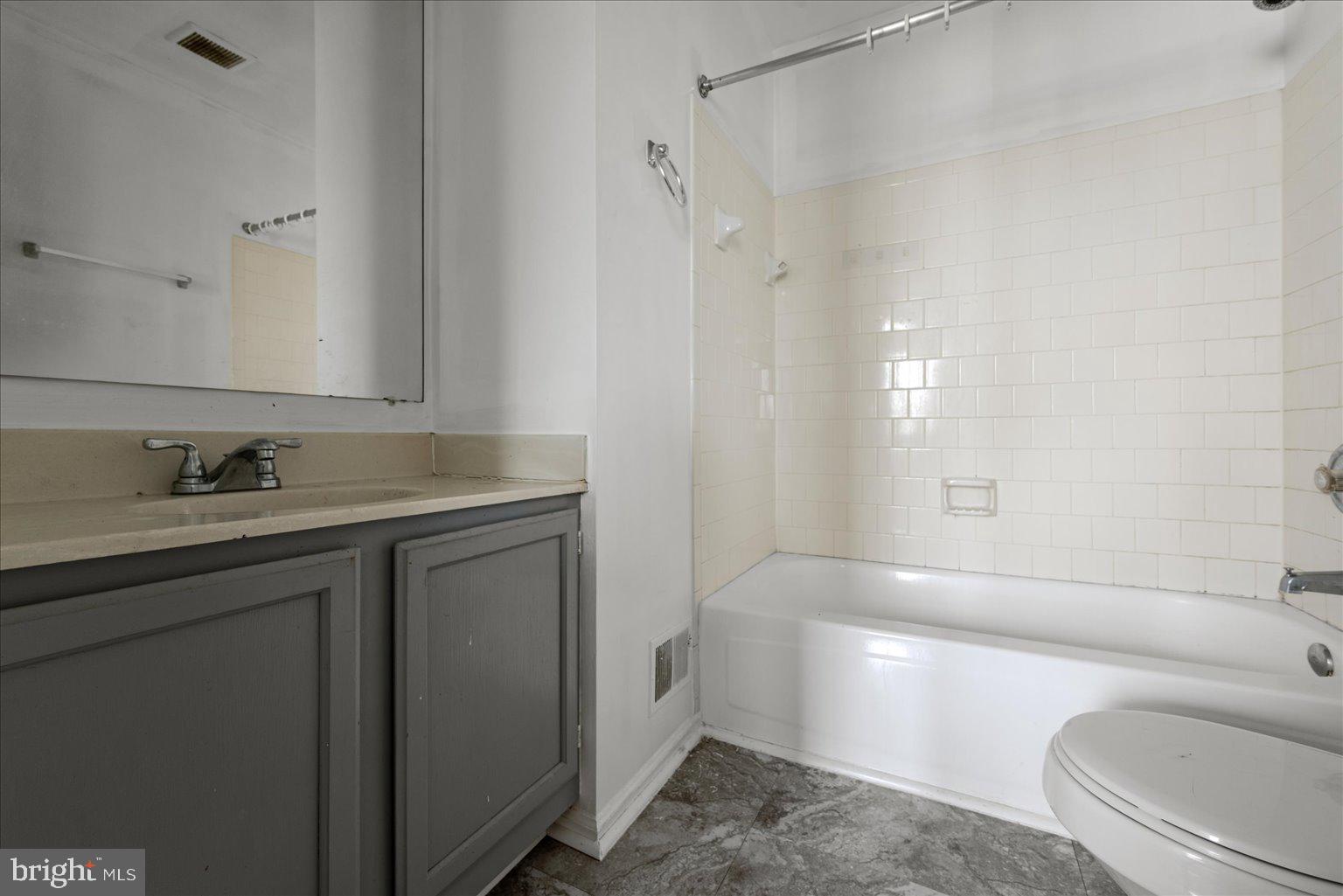 QUAIL HOLLOW - Residential