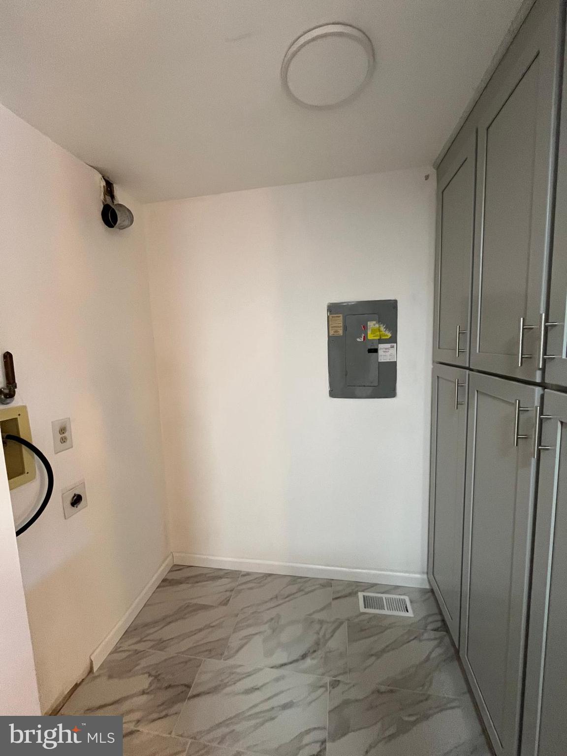 1701 WOODHOLLOW DRIVE