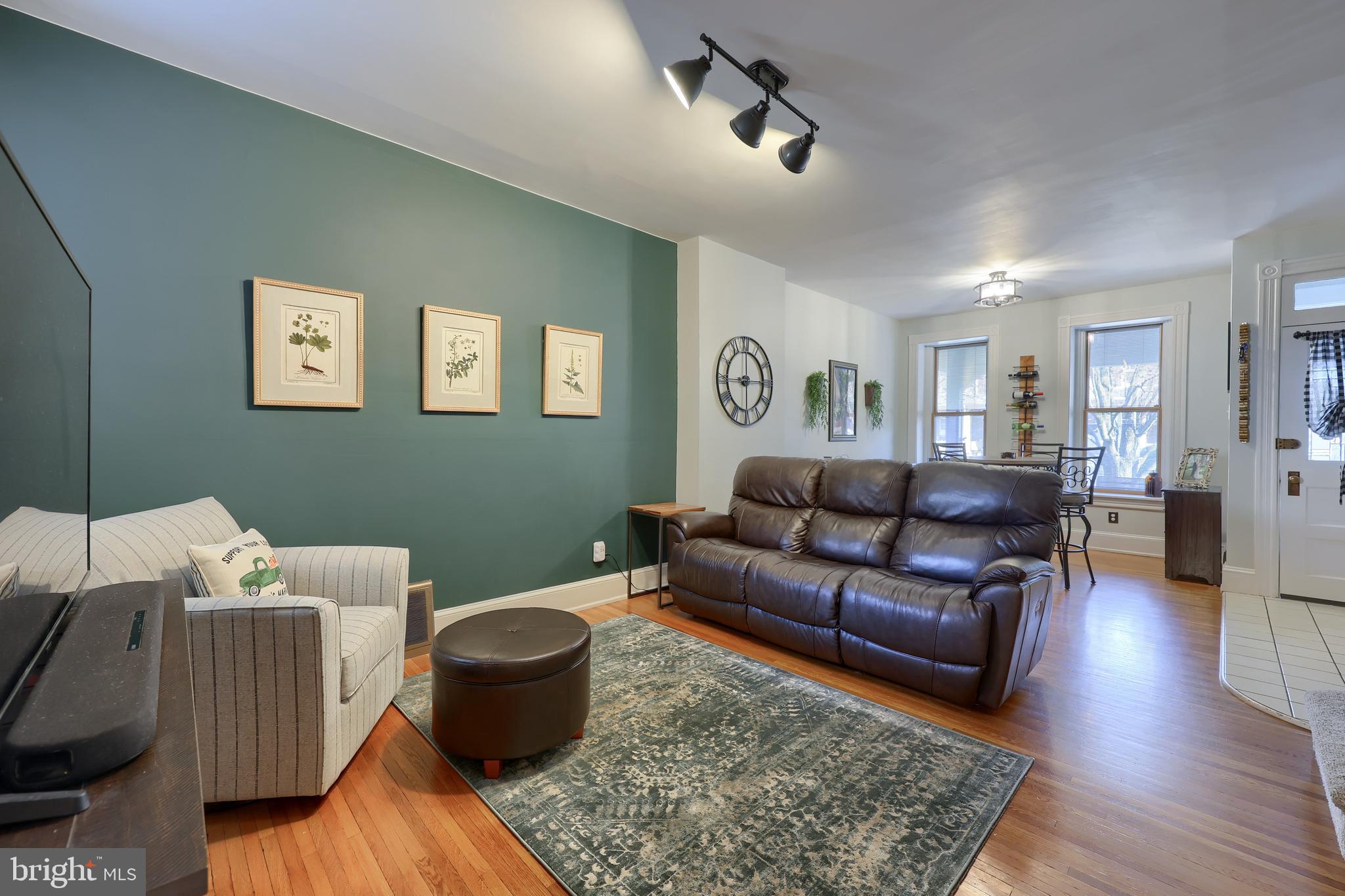 CHESTNUT HILL - Residential