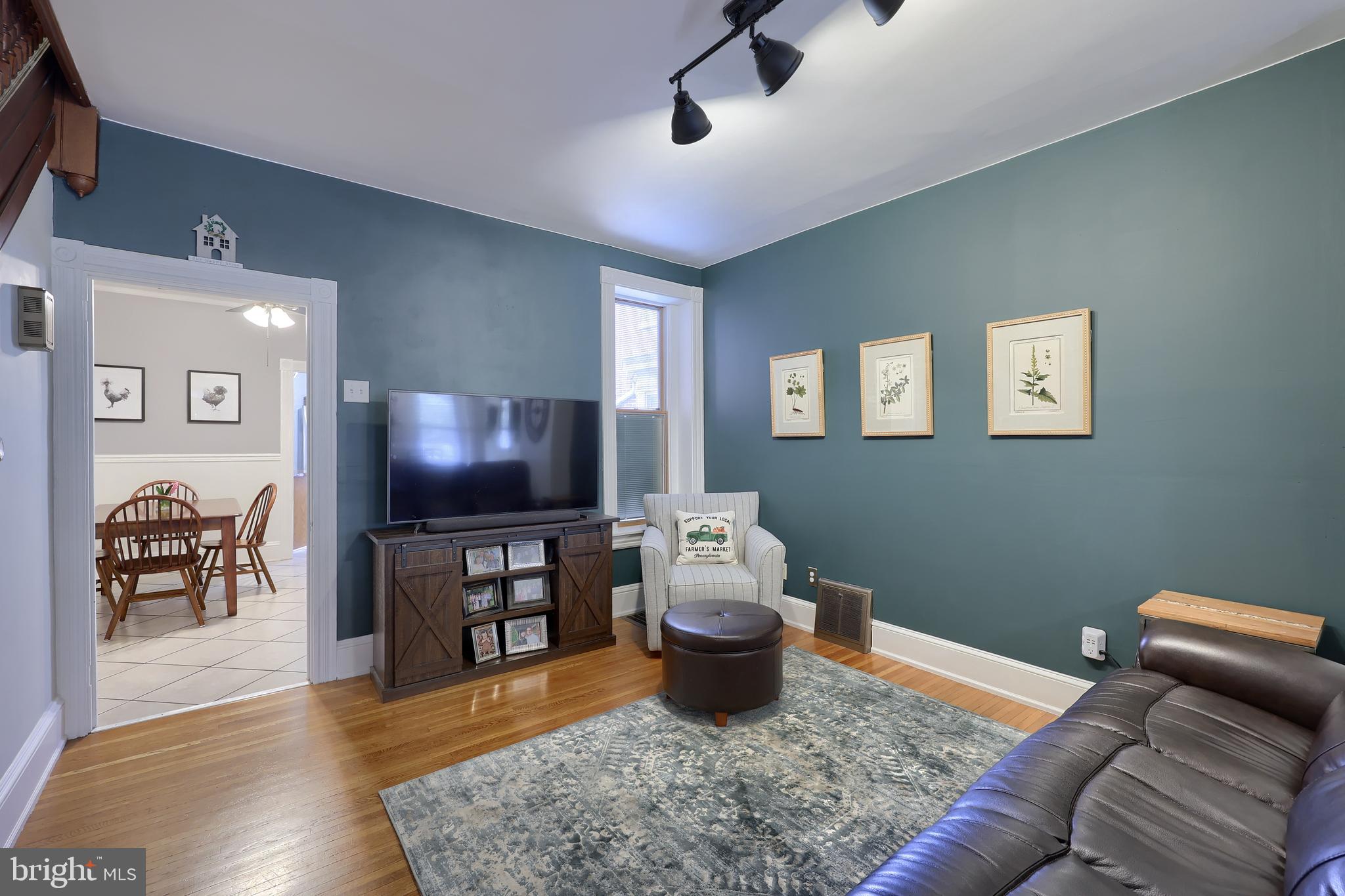 CHESTNUT HILL - Residential