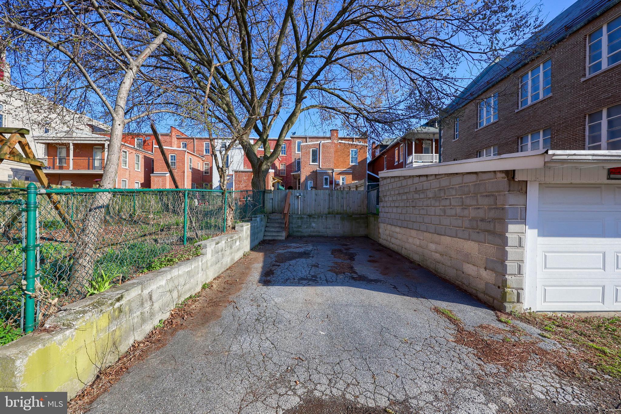 CHESTNUT HILL - Residential