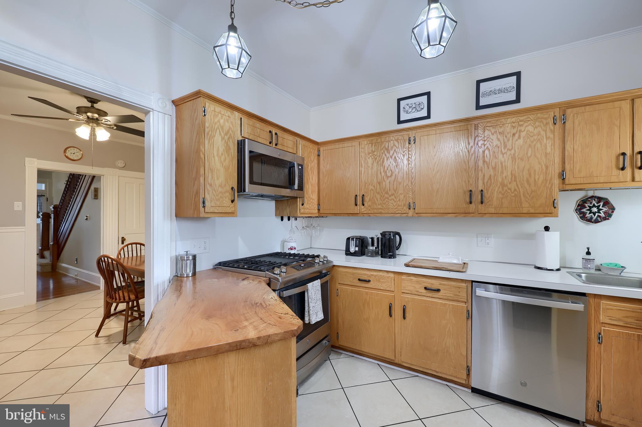 CHESTNUT HILL - Residential