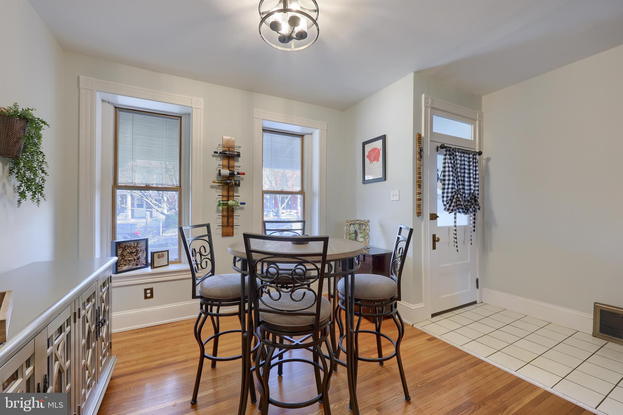 CHESTNUT HILL - Residential