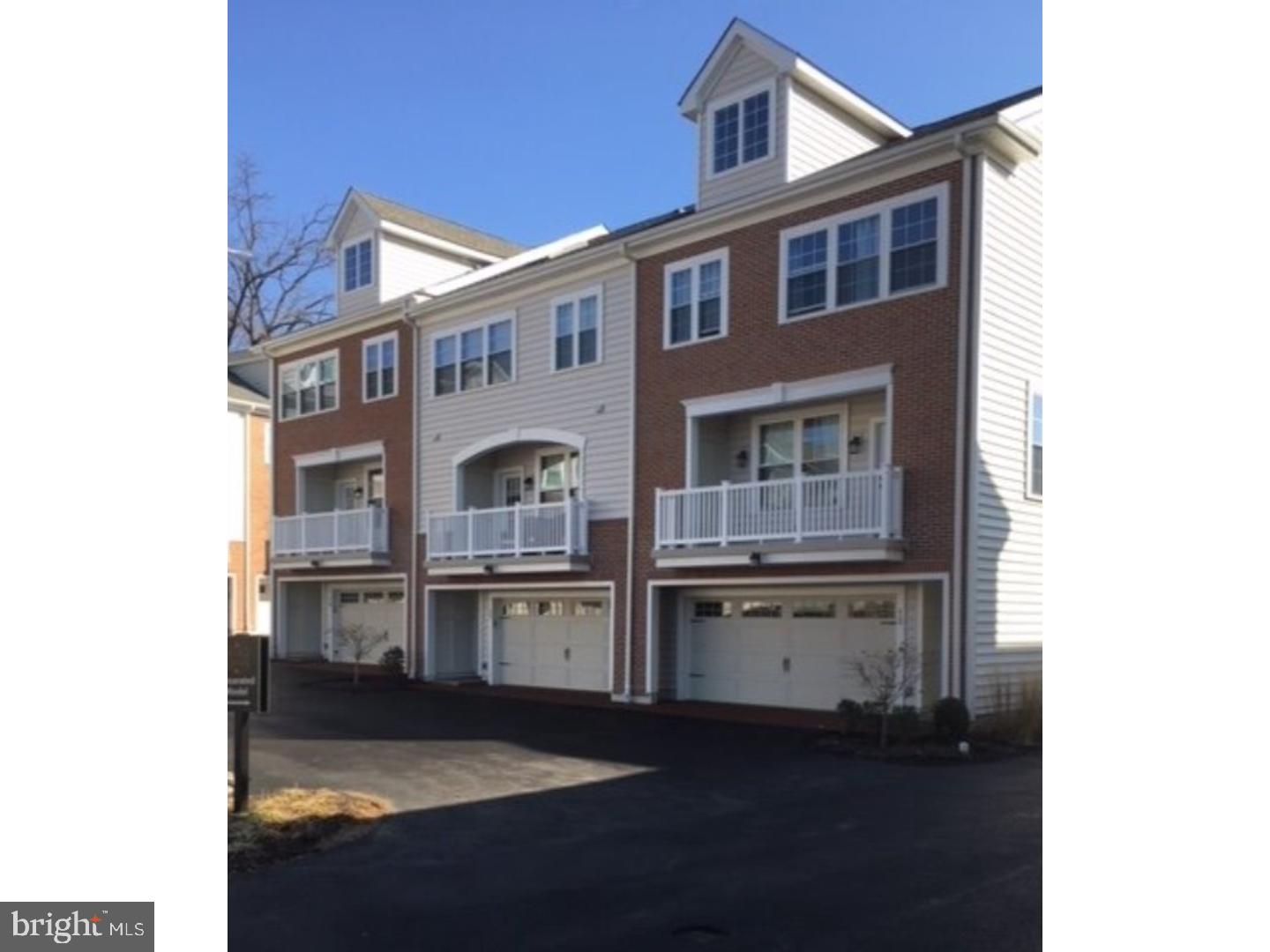 VILLAGE SQUARE - Residential