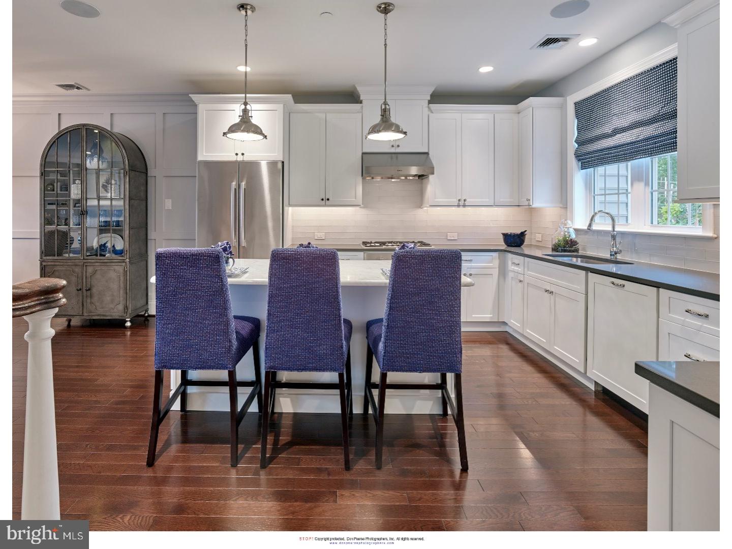 VILLAGE SQUARE - Residential