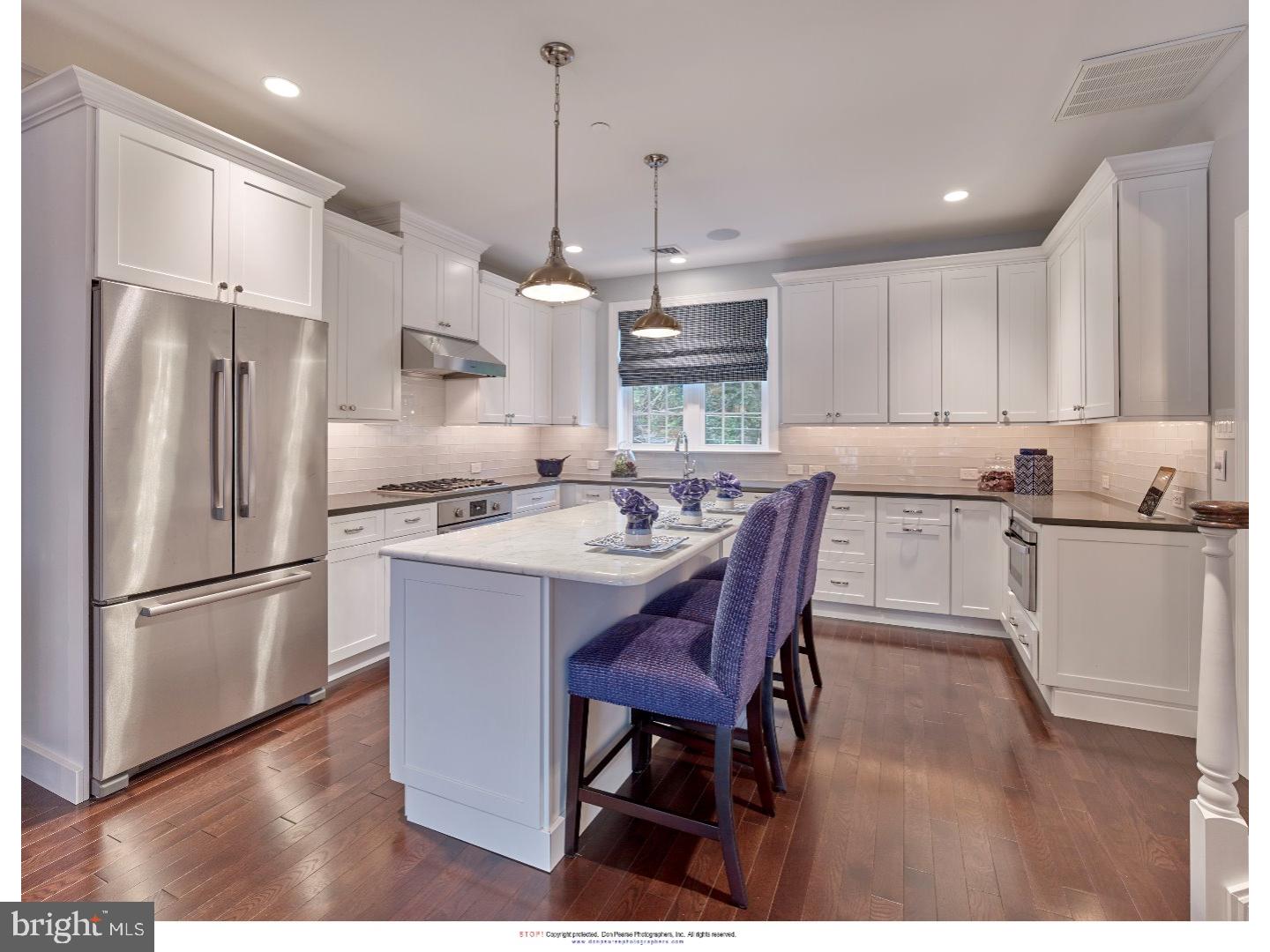 VILLAGE SQUARE - Residential