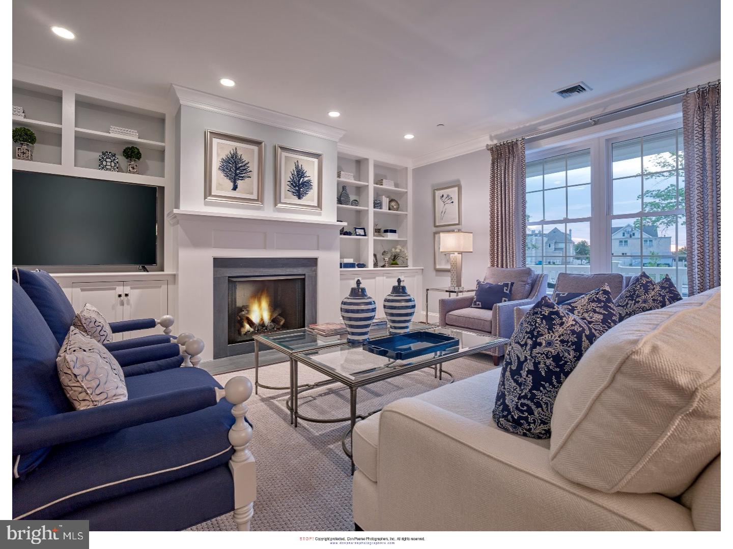 VILLAGE SQUARE - Residential