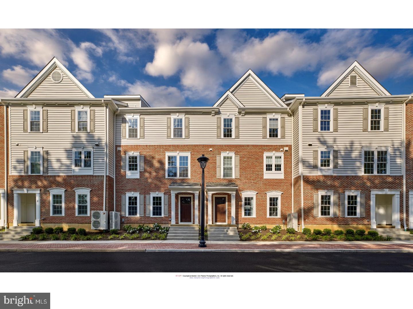 VILLAGE SQUARE - Residential