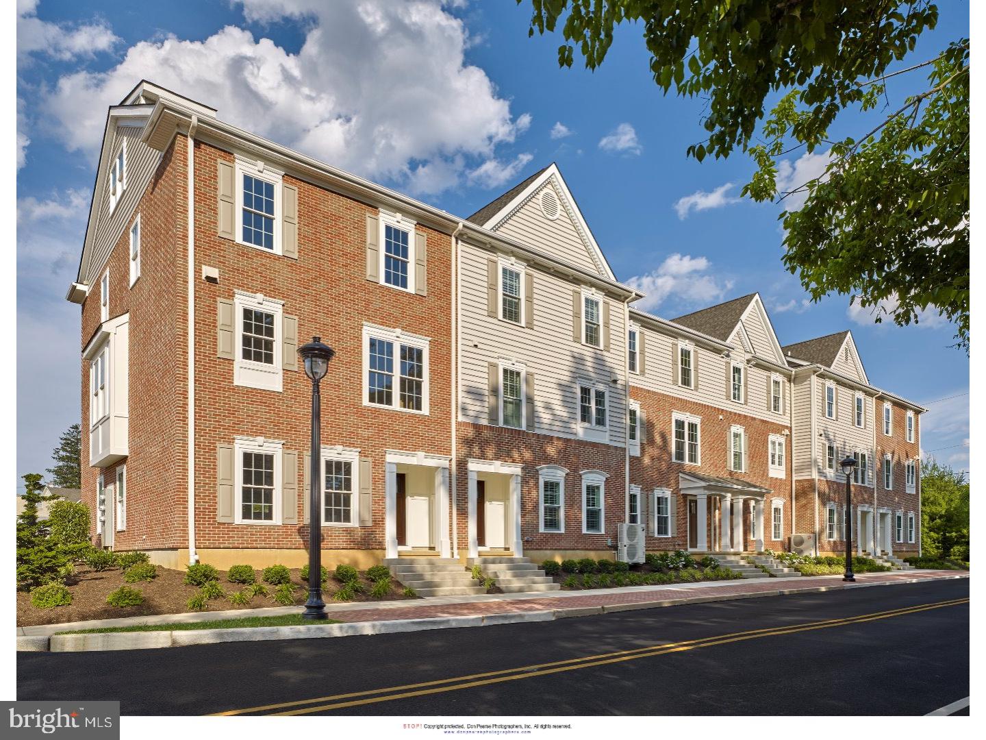 VILLAGE SQUARE - Residential