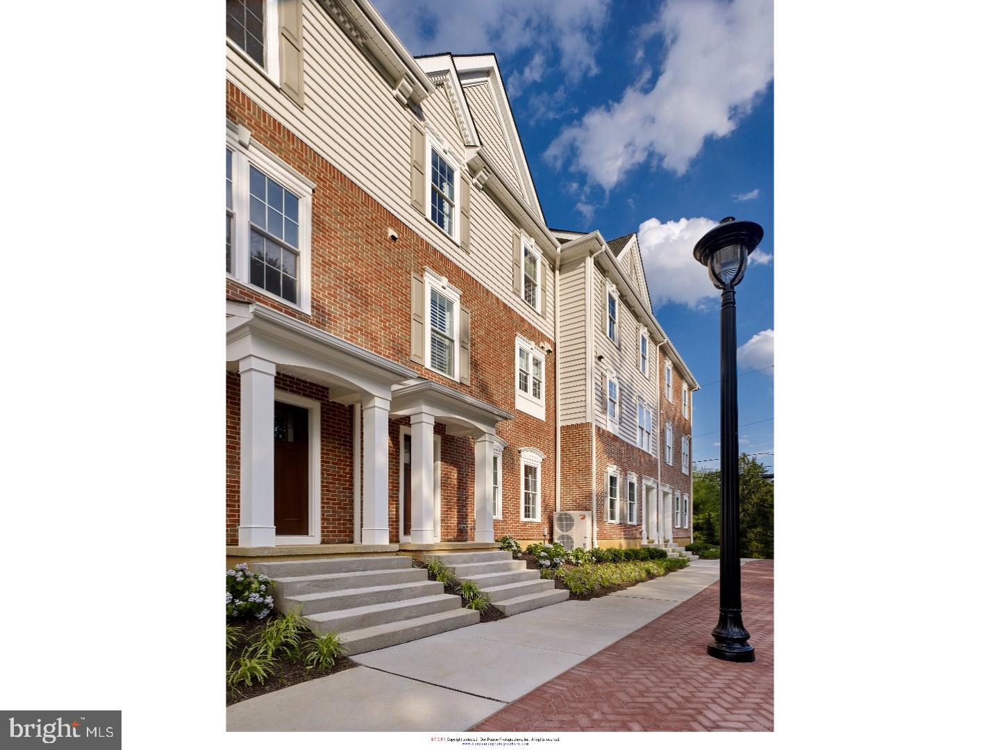 VILLAGE SQUARE - Residential