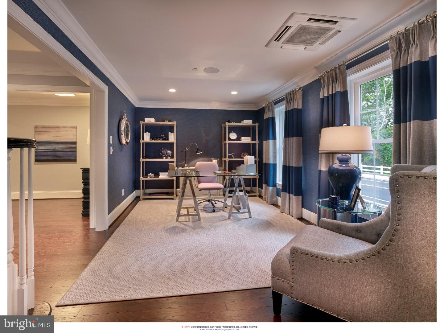 VILLAGE SQUARE - Residential