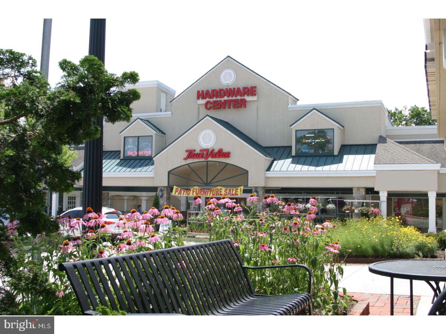 VILLAGE SQUARE - Residential