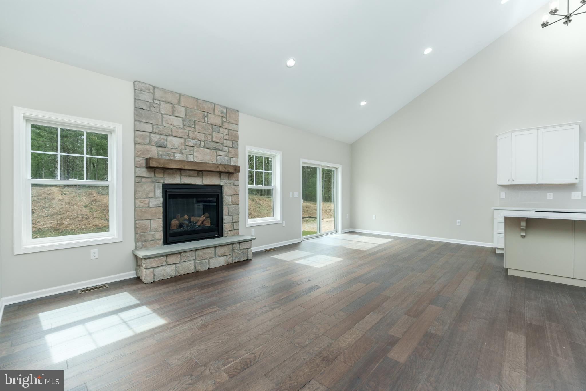 GRAYS POINTE - Residential