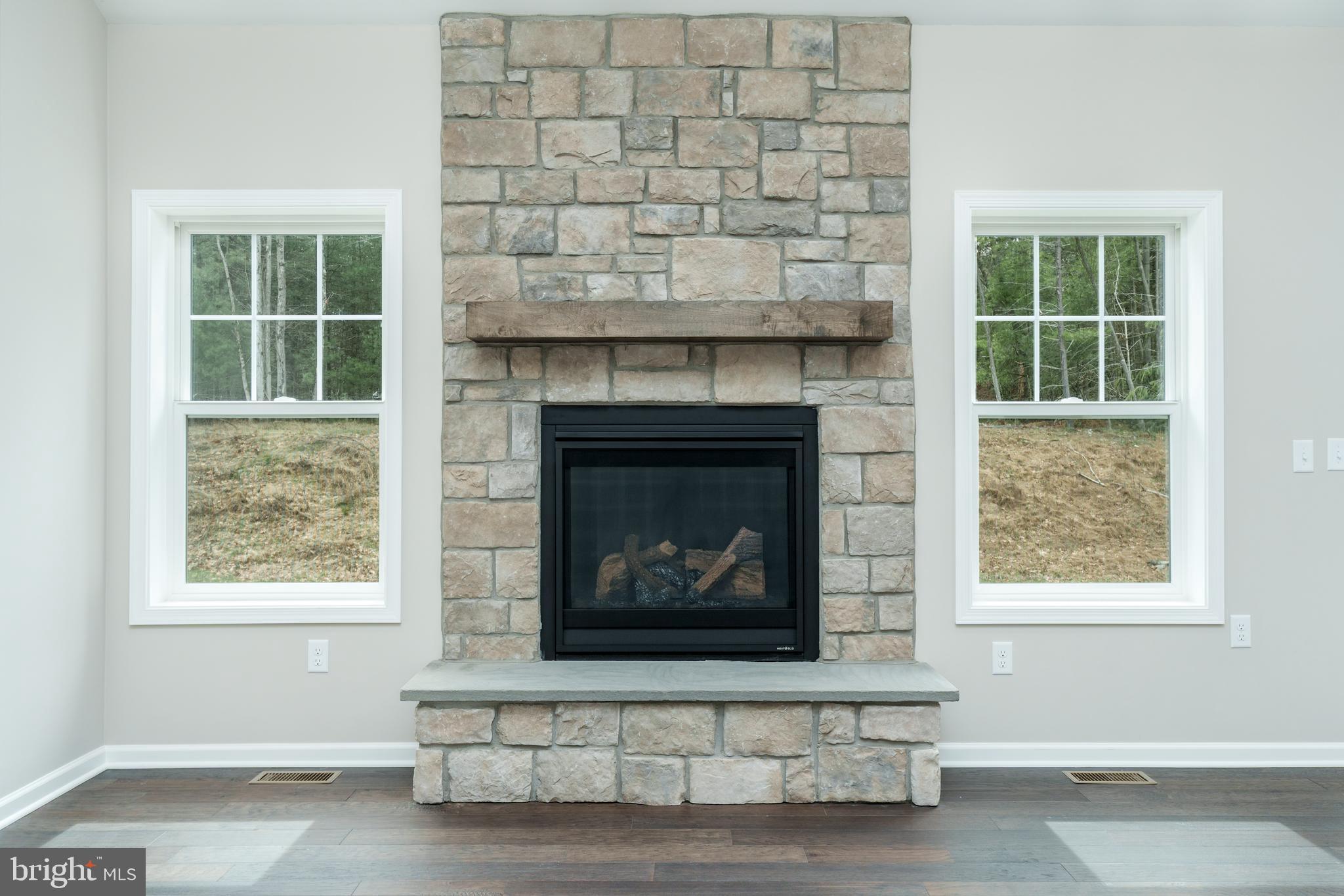 GRAYS POINTE - Residential