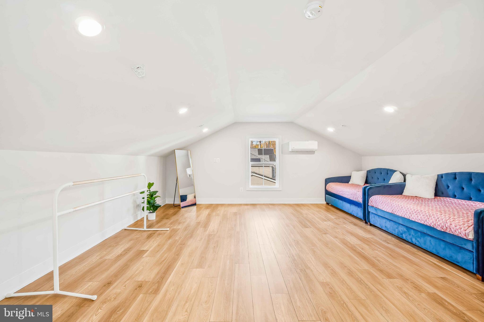 KINGSLEY WOODS - Residential