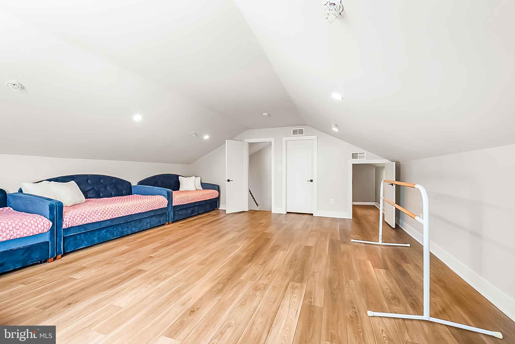 KINGSLEY WOODS - Residential