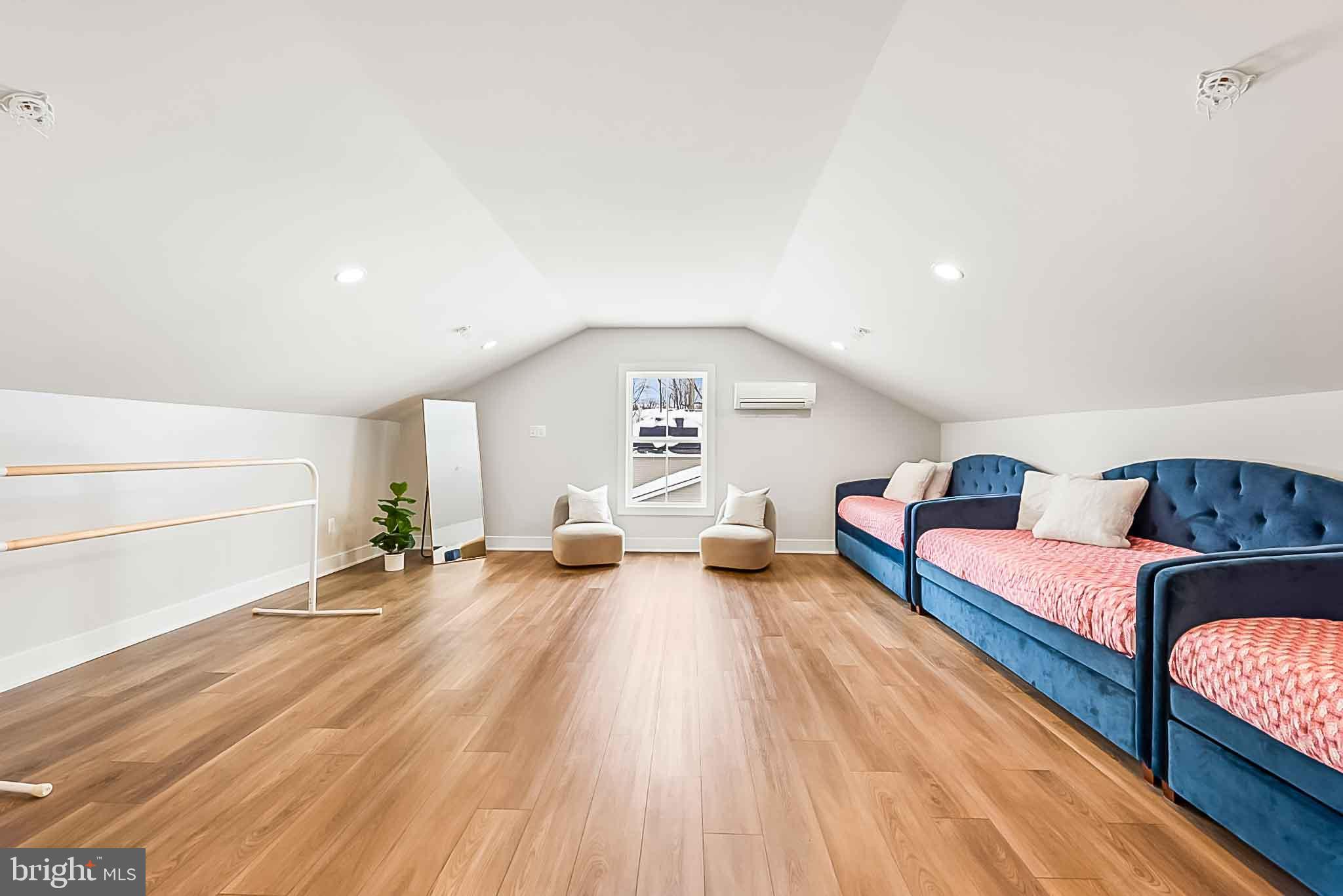 KINGSLEY WOODS - Residential