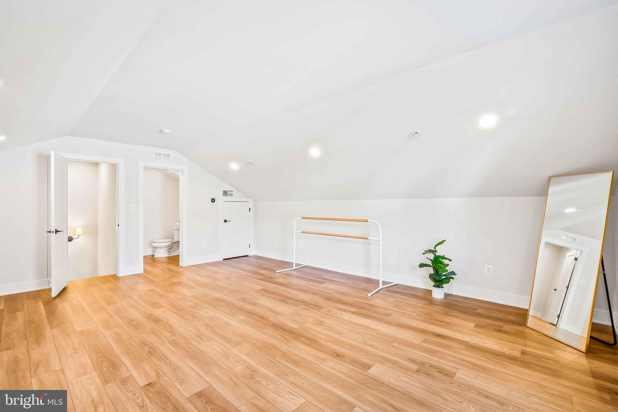 KINGSLEY WOODS - Residential