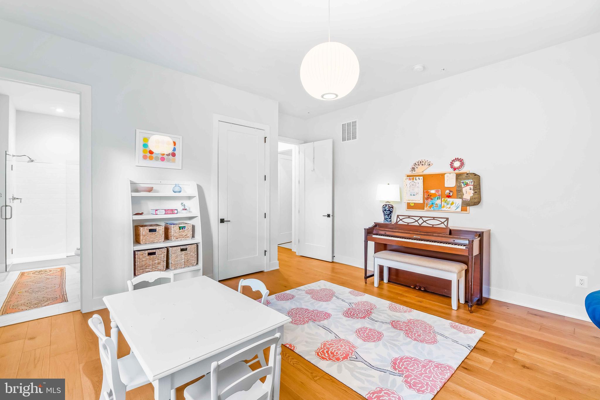 KINGSLEY WOODS - Residential