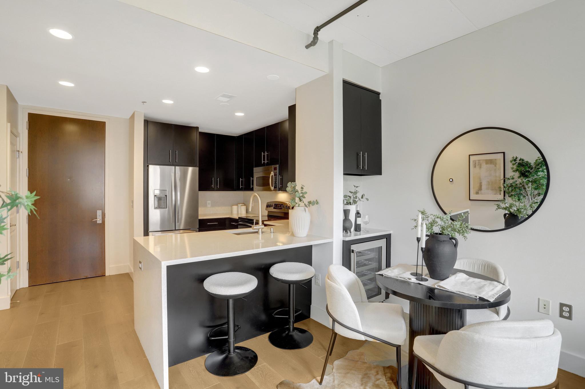 520 JOHN CARLYLE STREET 320