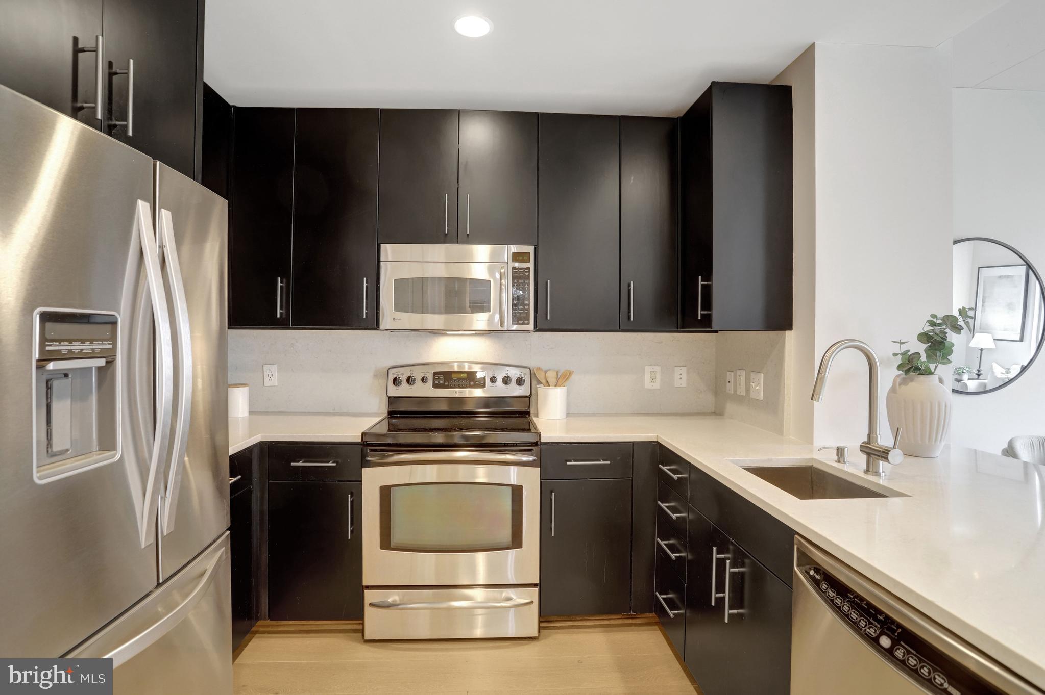 520 JOHN CARLYLE STREET 320