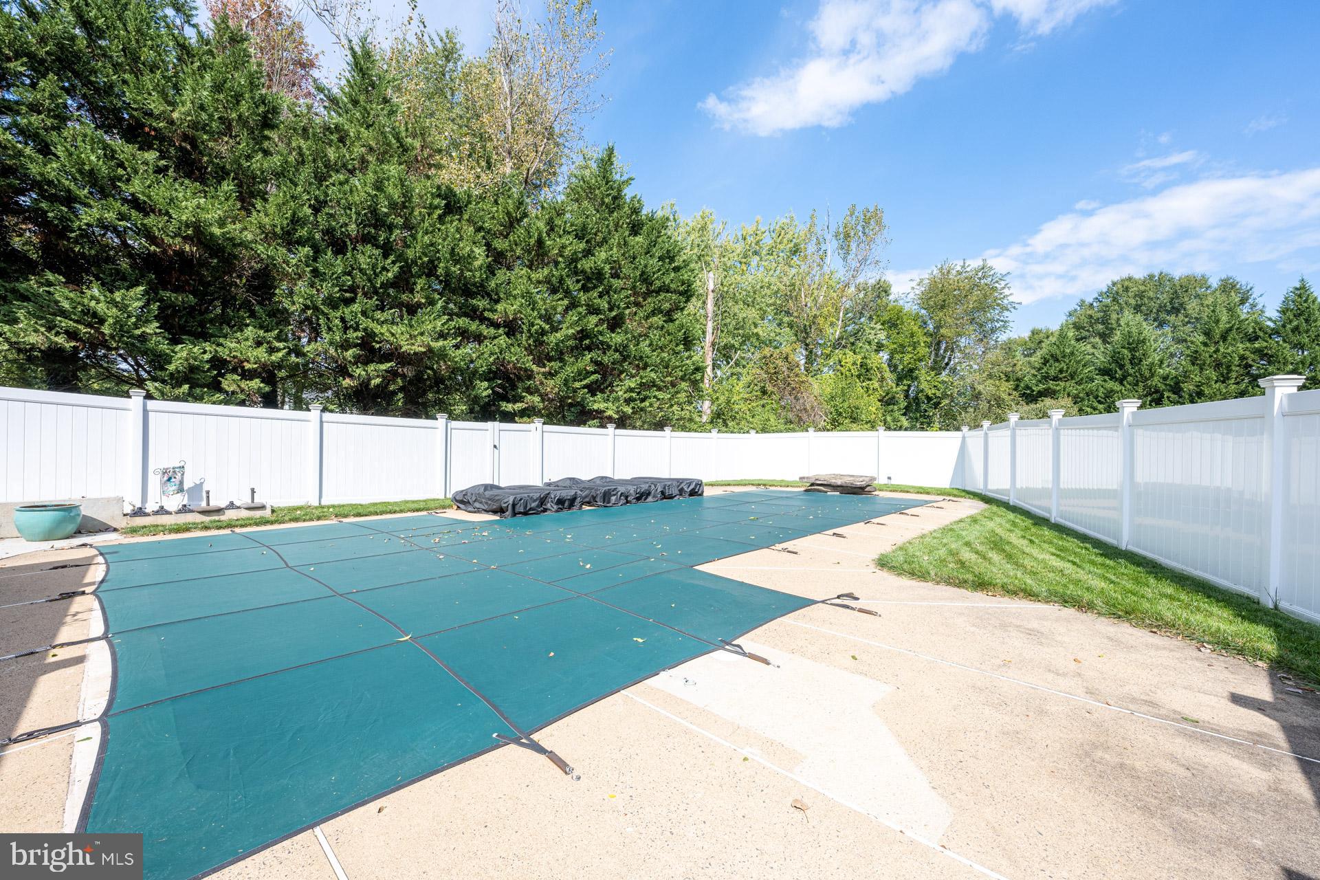 ENGLISH MEADOWS - Residential